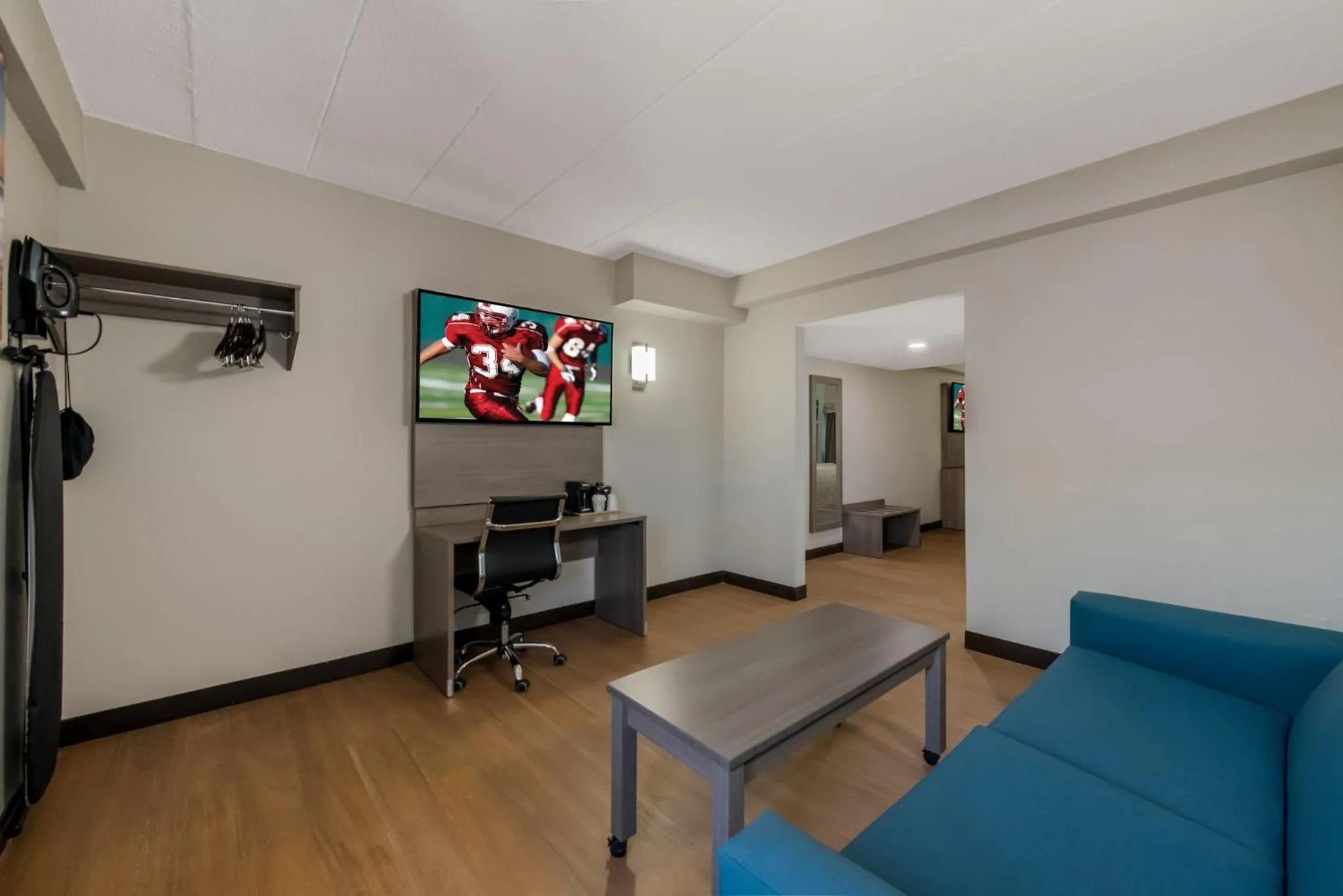 Bedroom in Red Roof PLUS & Suites Virginia Beach - Seaside