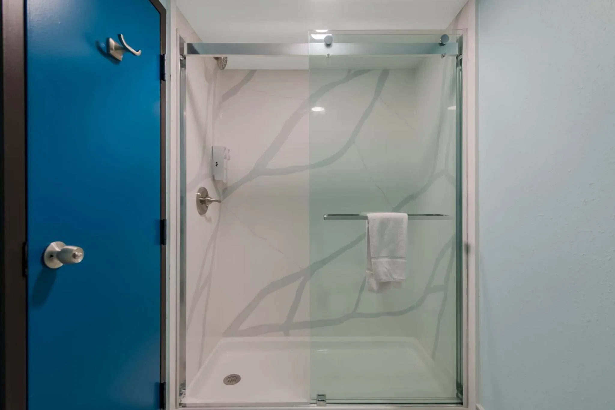 Bathroom in Red Roof PLUS & Suites Virginia Beach - Seaside