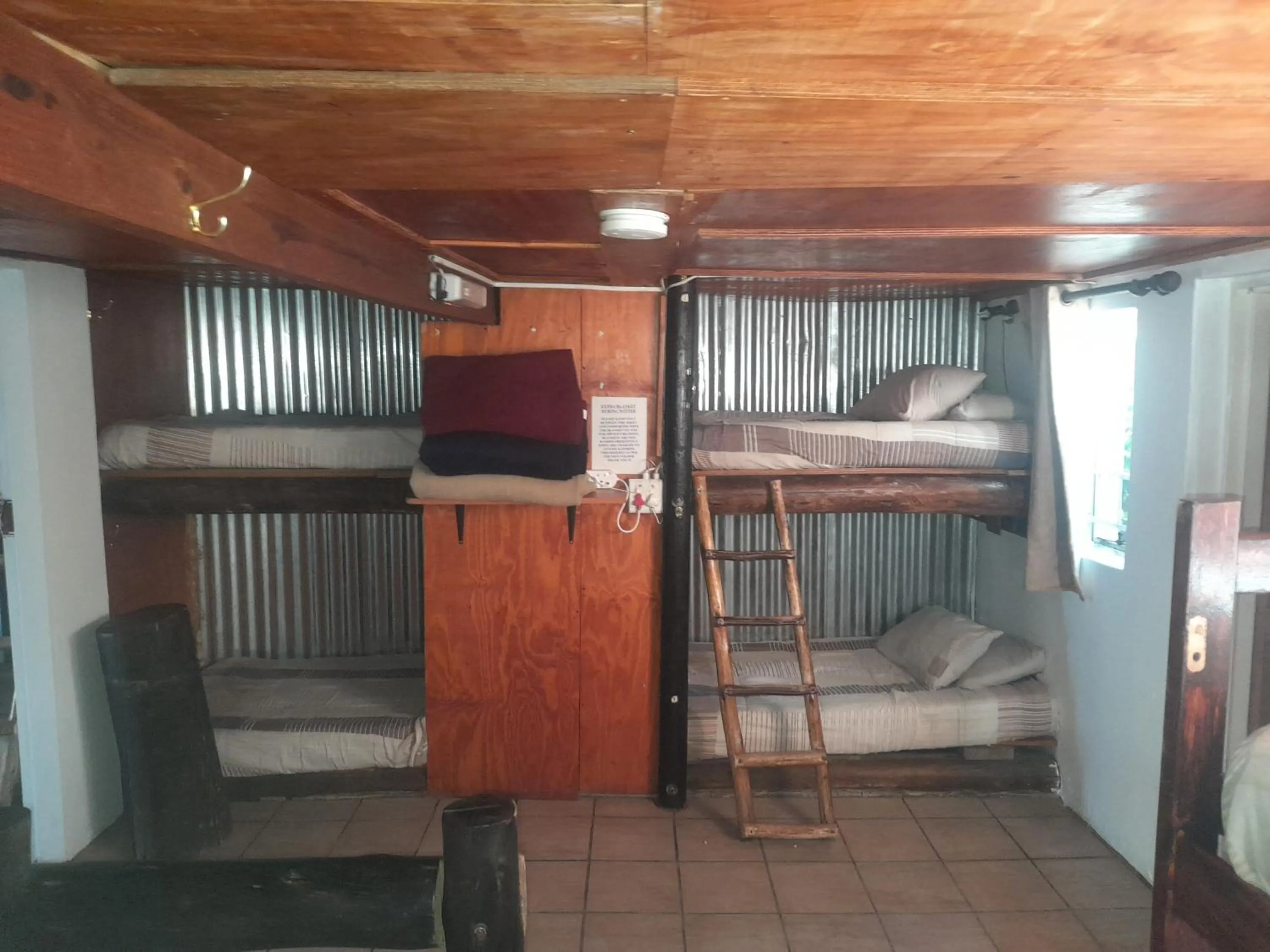 1322 Backpackers International