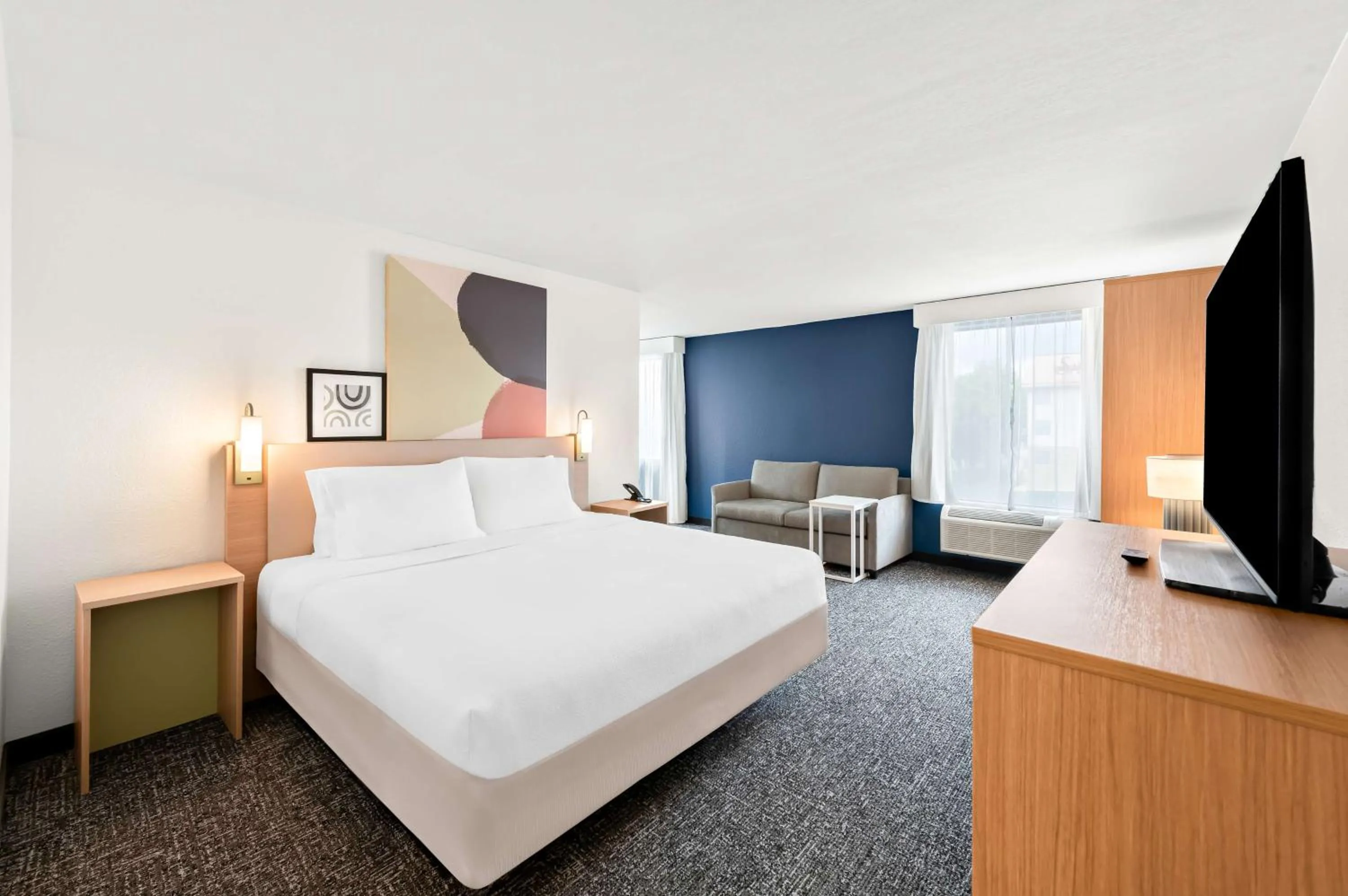 Living room, Bed in Barrington Hotel & Suites