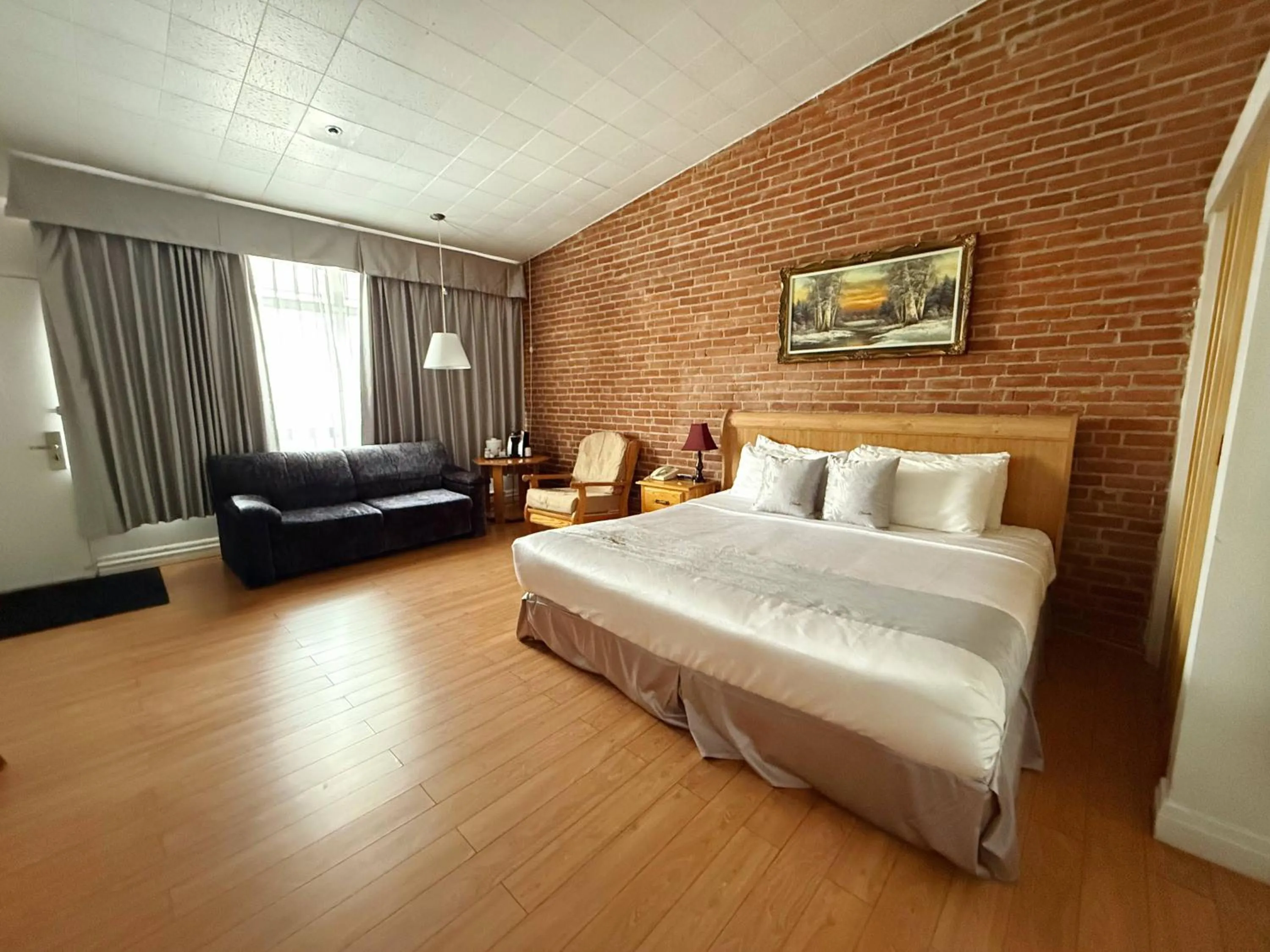 Bed in Hotel La Caravelle