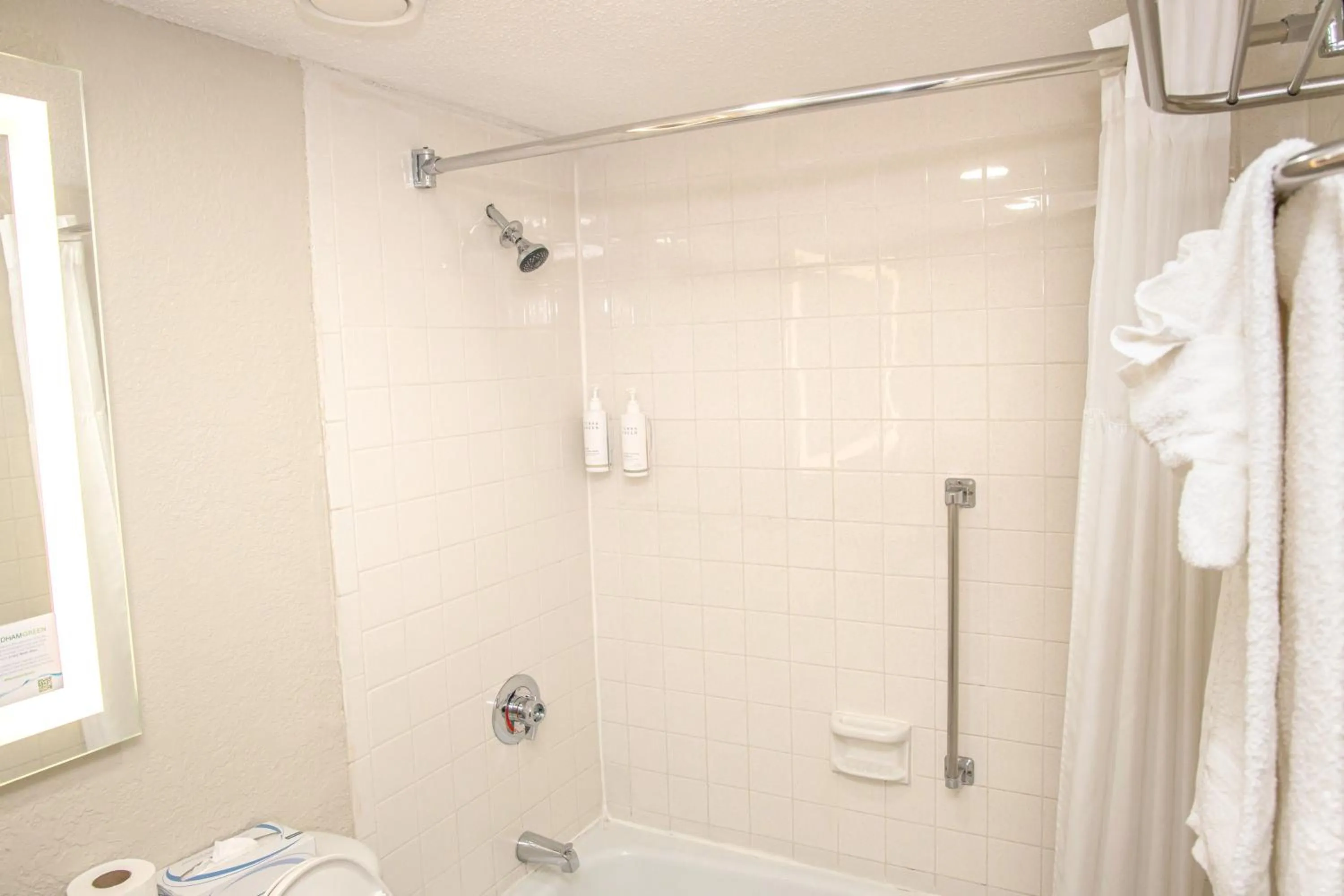 Bathroom in Days Inn and Suites by Wyndham Hammond, IN