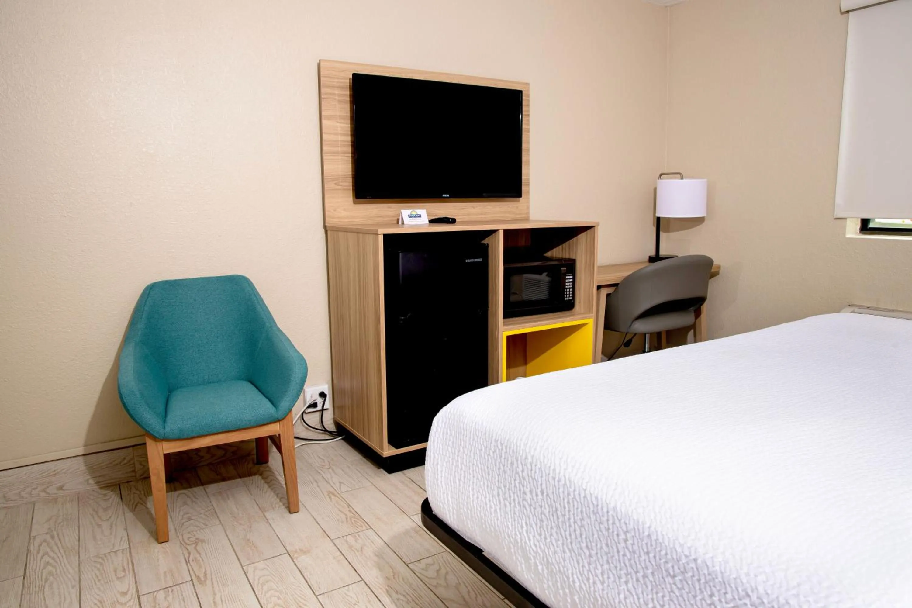 Bedroom, Bed in Days Inn and Suites by Wyndham Hammond, IN