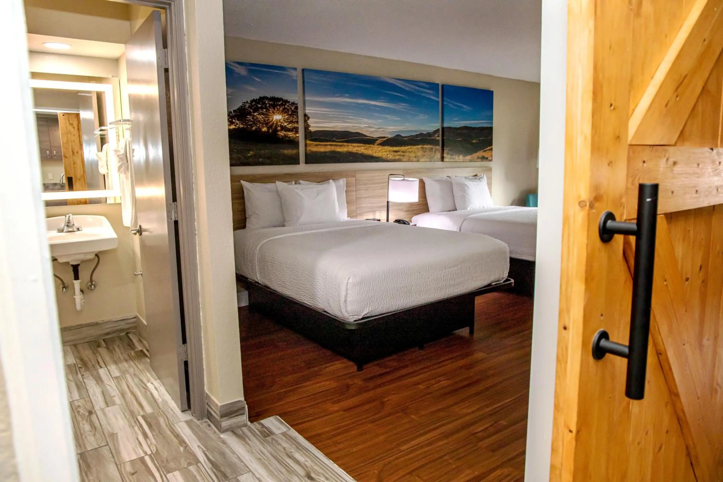 Bedroom, Bed in Days Inn and Suites by Wyndham Hammond, IN