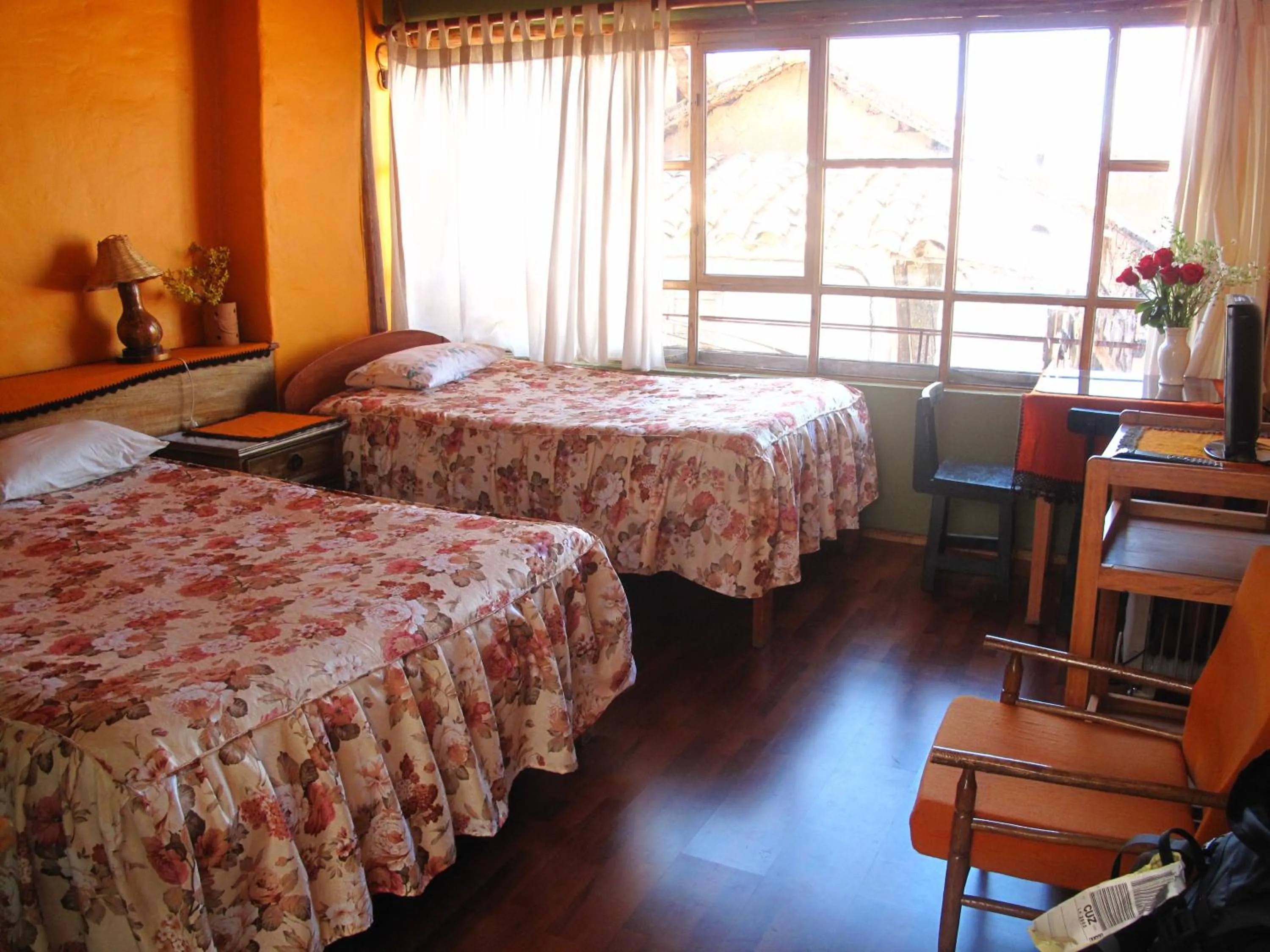 Photo of the whole room, Bed in Casa De Mama Cusco - The Treehouse