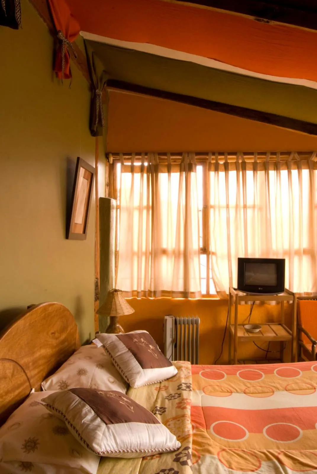 Photo of the whole room, Bed in Casa De Mama Cusco - The Treehouse