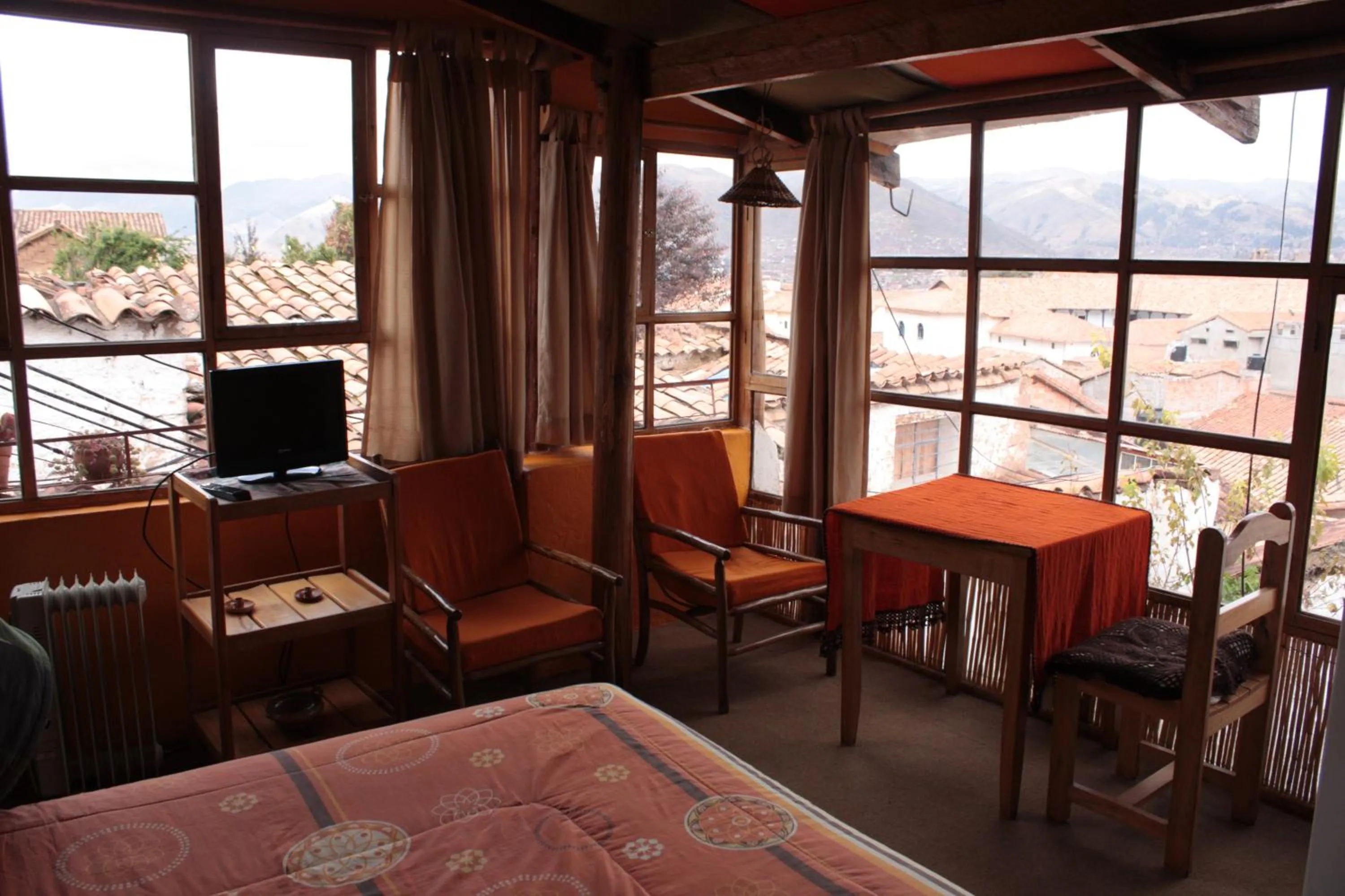 Photo of the whole room in Casa De Mama Cusco - The Treehouse