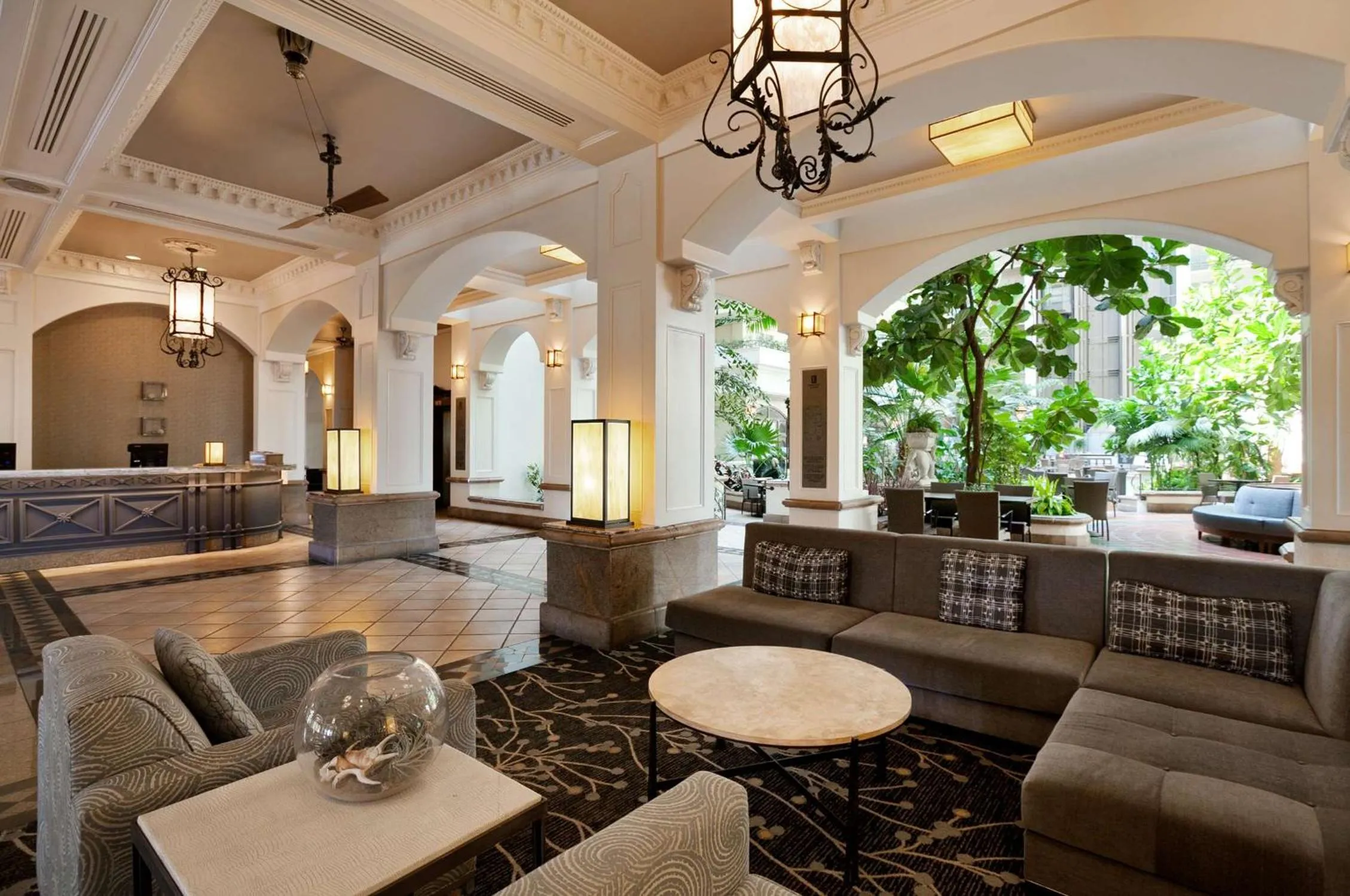 Lobby or reception in Embassy Suites San Francisco Airport Waterfront