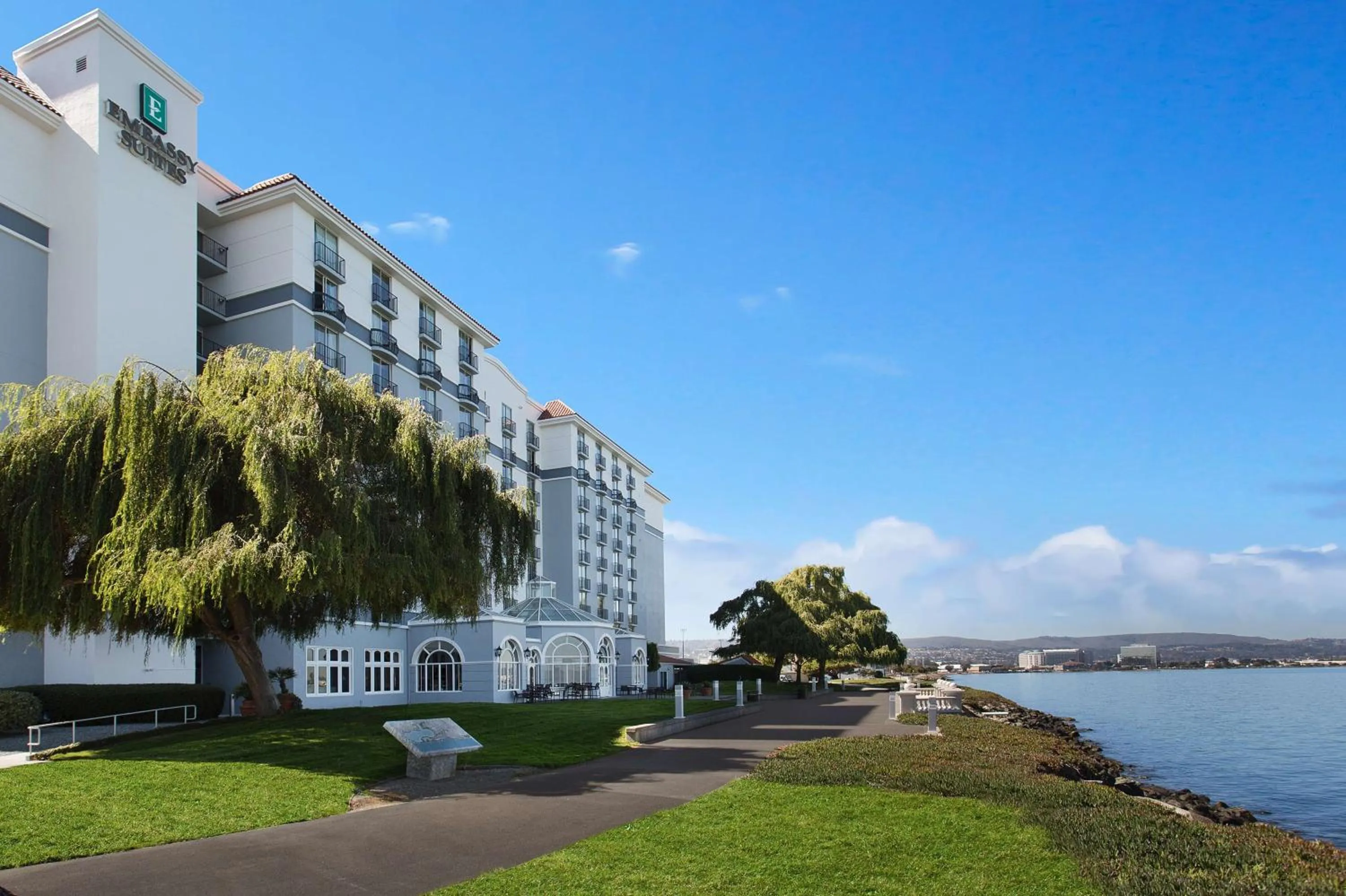 Property building in Embassy Suites San Francisco Airport Waterfront