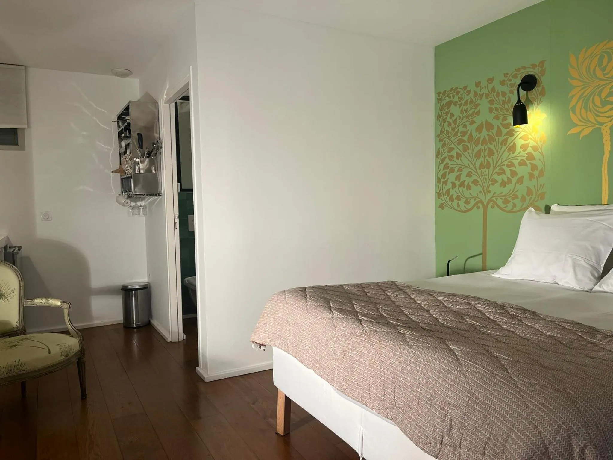 Bed in Denis & Virginie - château à pied - parking gratuit