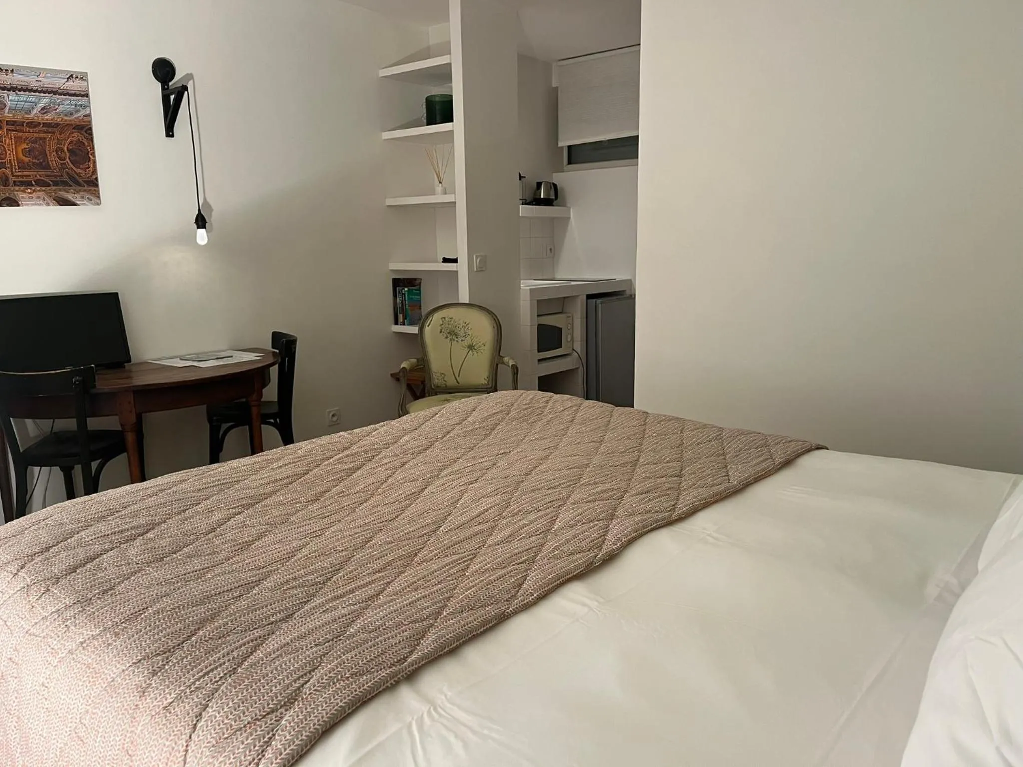 Bed in Denis & Virginie - château à pied - parking gratuit