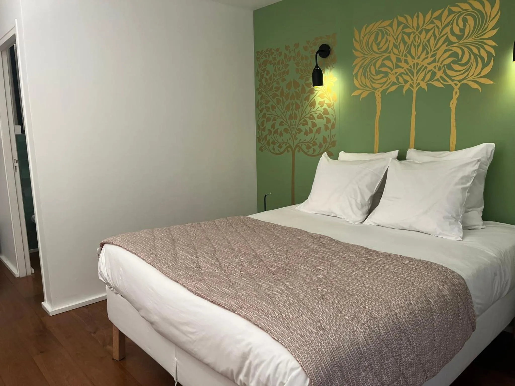 Bed in Denis & Virginie - château à pied - parking gratuit