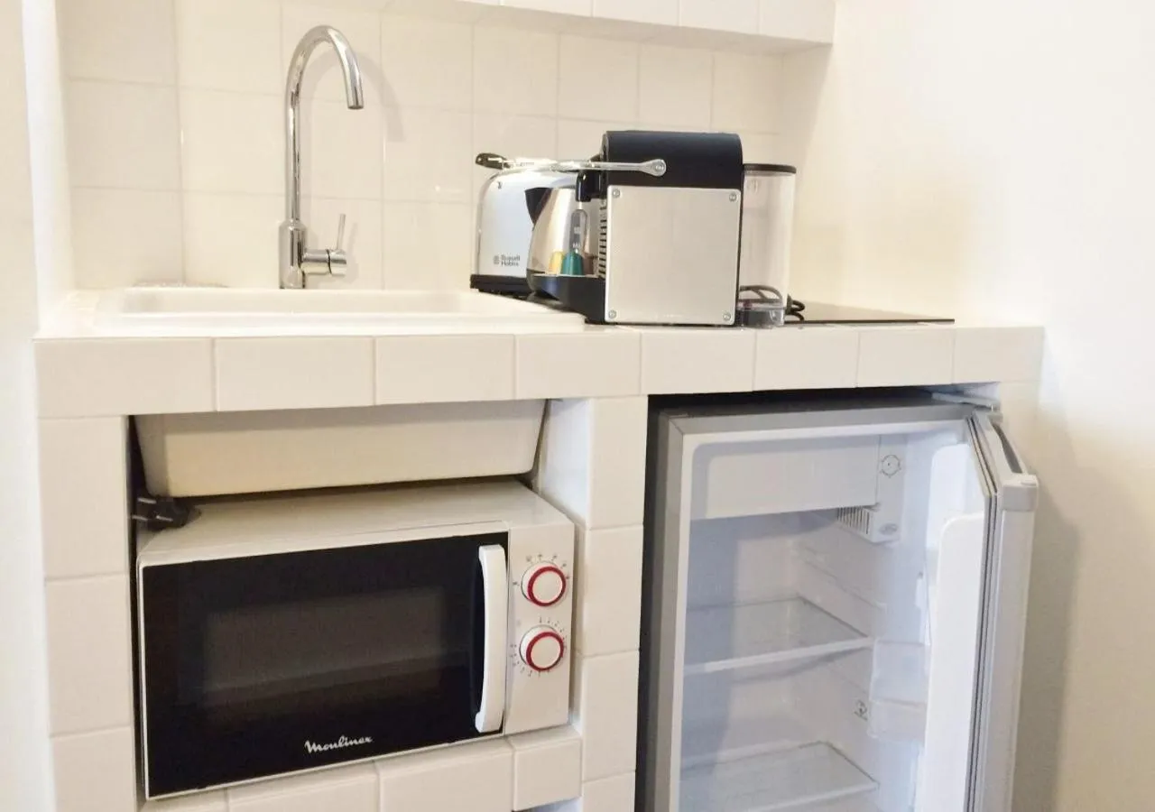 Kitchen or kitchenette in Denis & Virginie - château à pied - parking gratuit