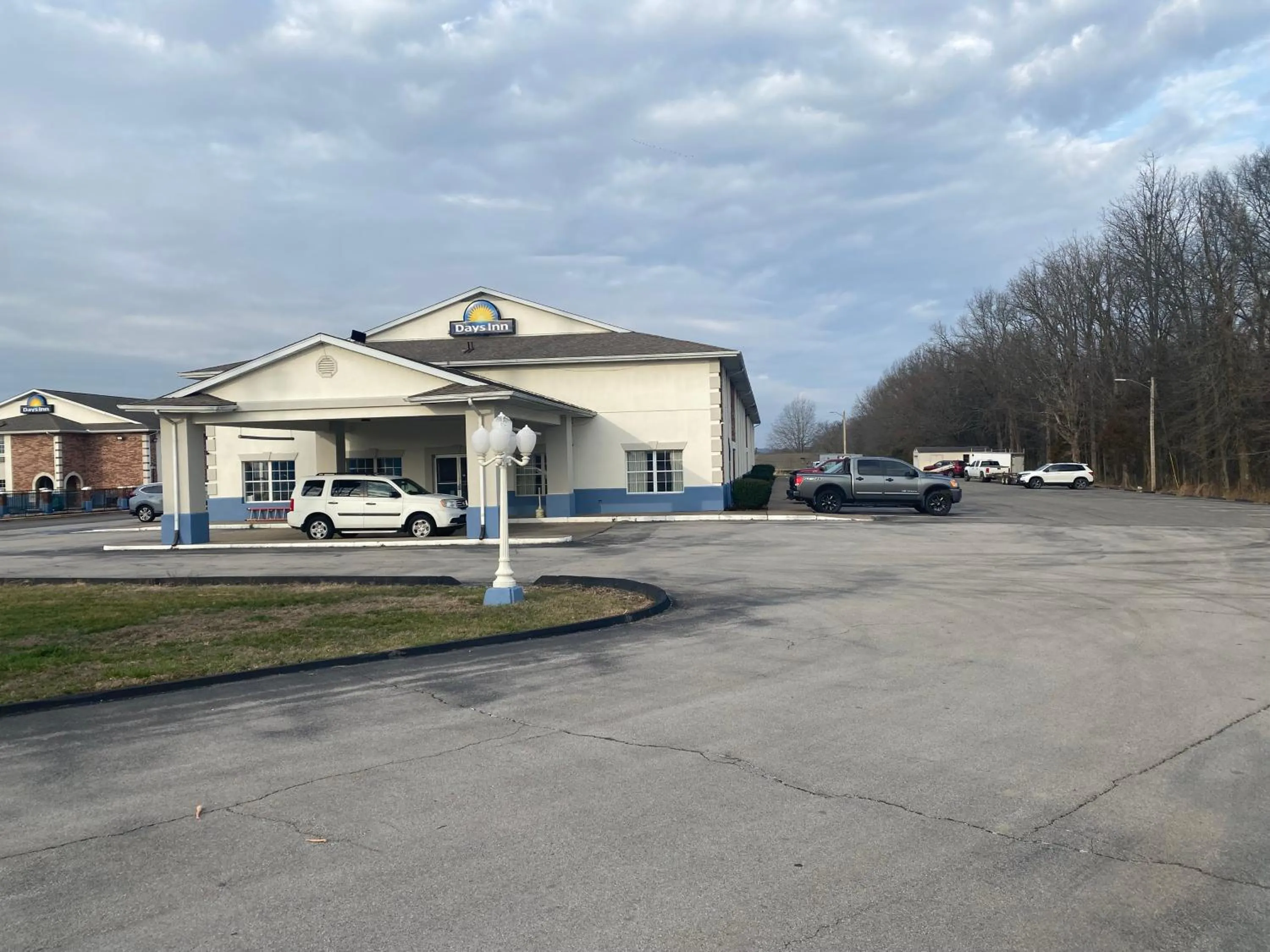 Property building in Days Inn by Wyndham Perryville MO