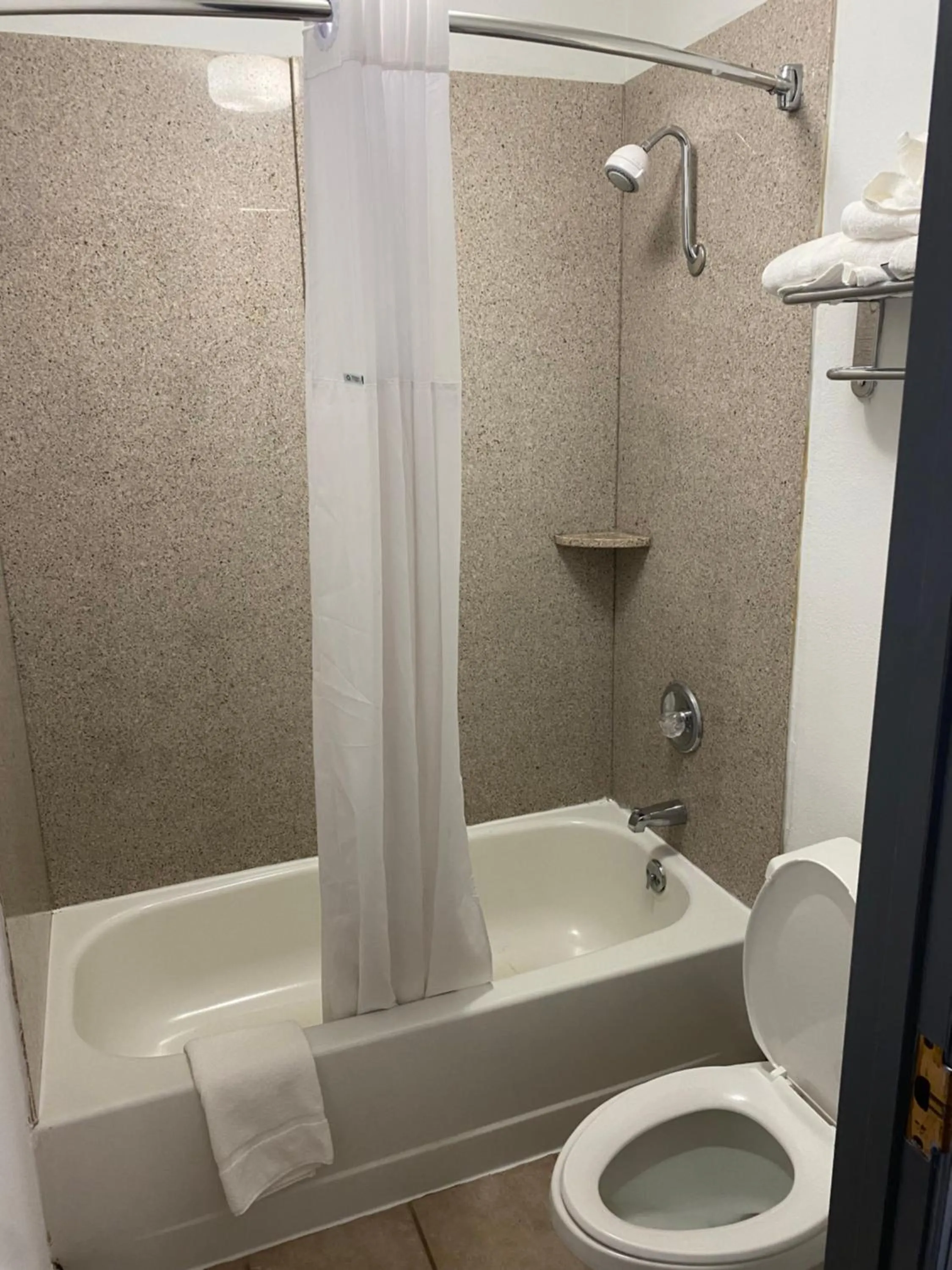 Shower in Days Inn by Wyndham Perryville MO