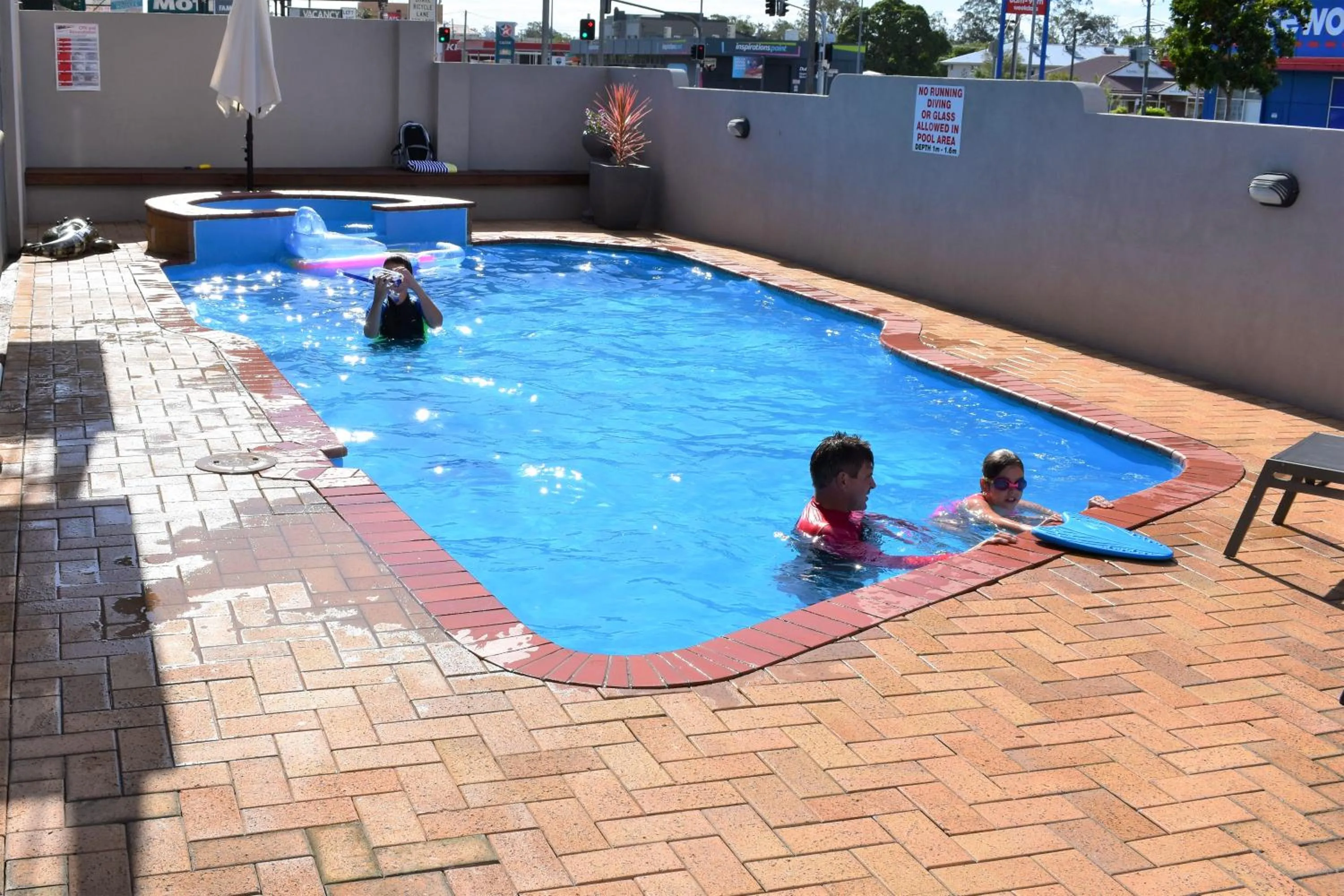 Swimming pool in Best Western Bundaberg City Motor Inn