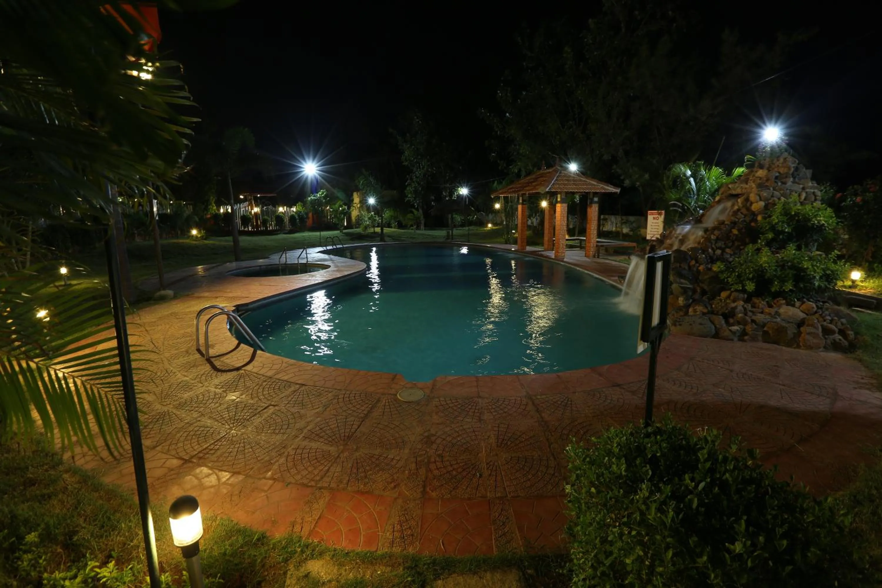 Swimming pool in Mermaid Resorts & Banquets