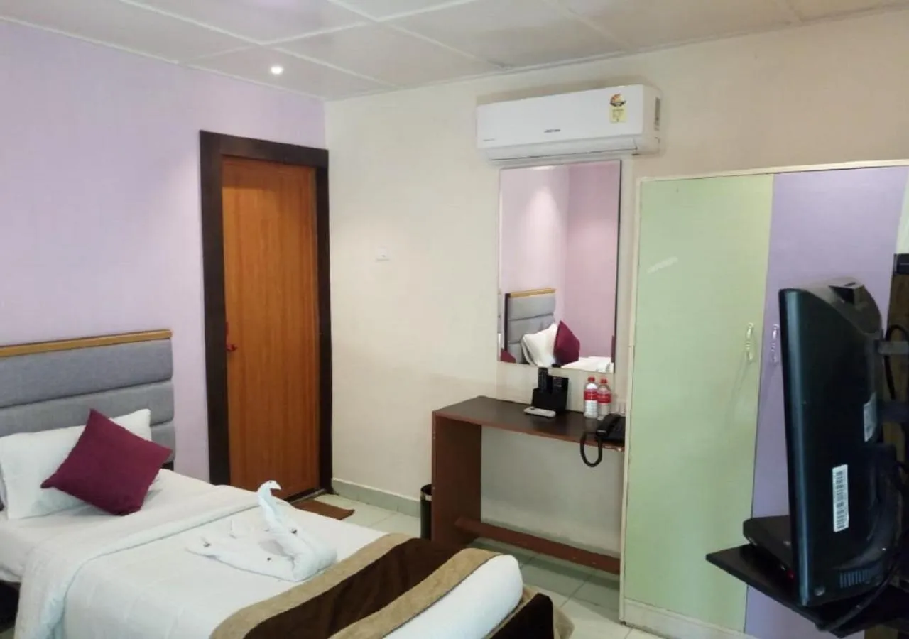 Bedroom, Bed in Mermaid Resorts & Banquets