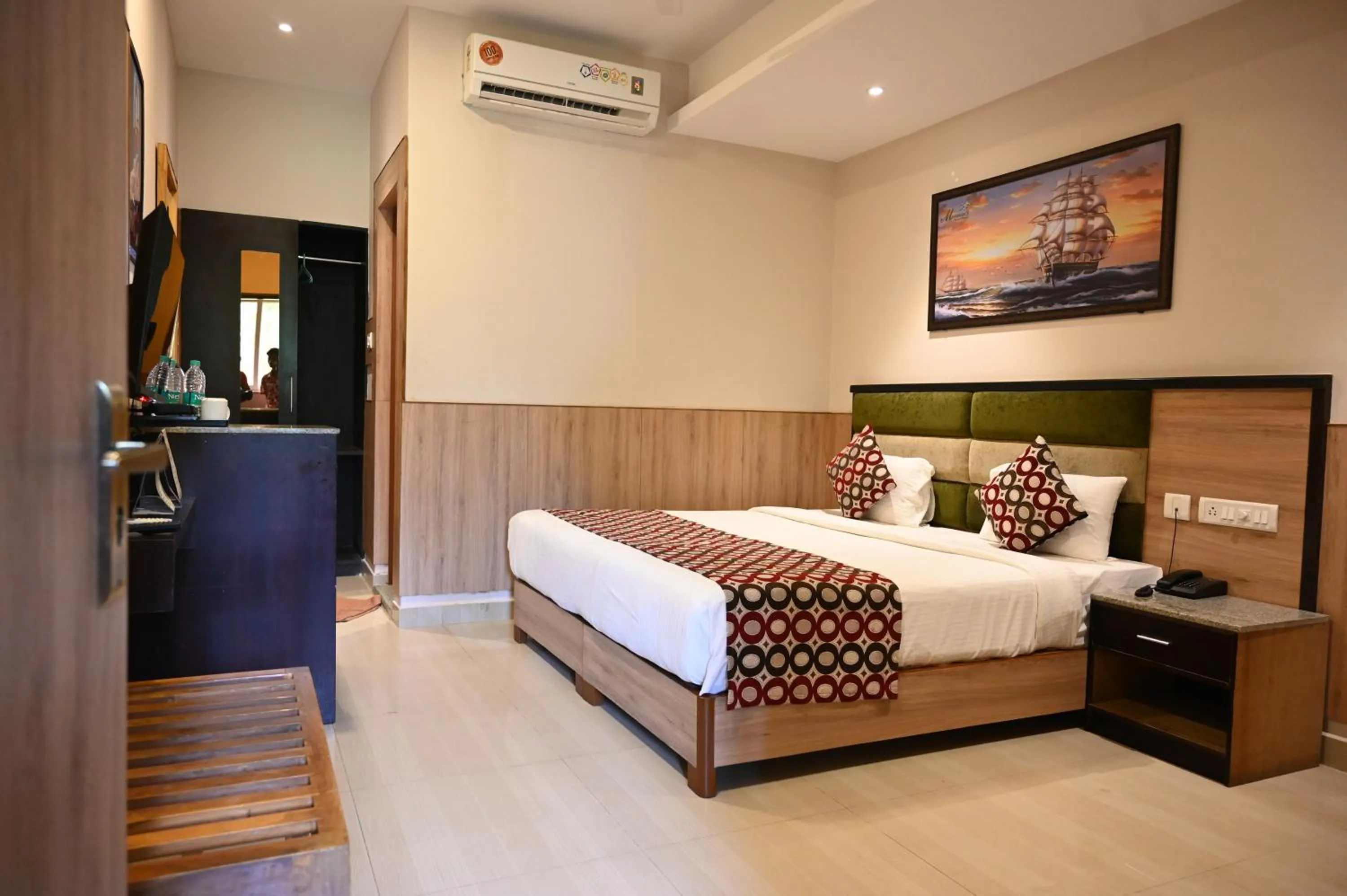 Bedroom, Bed in Mermaid Resorts & Banquets