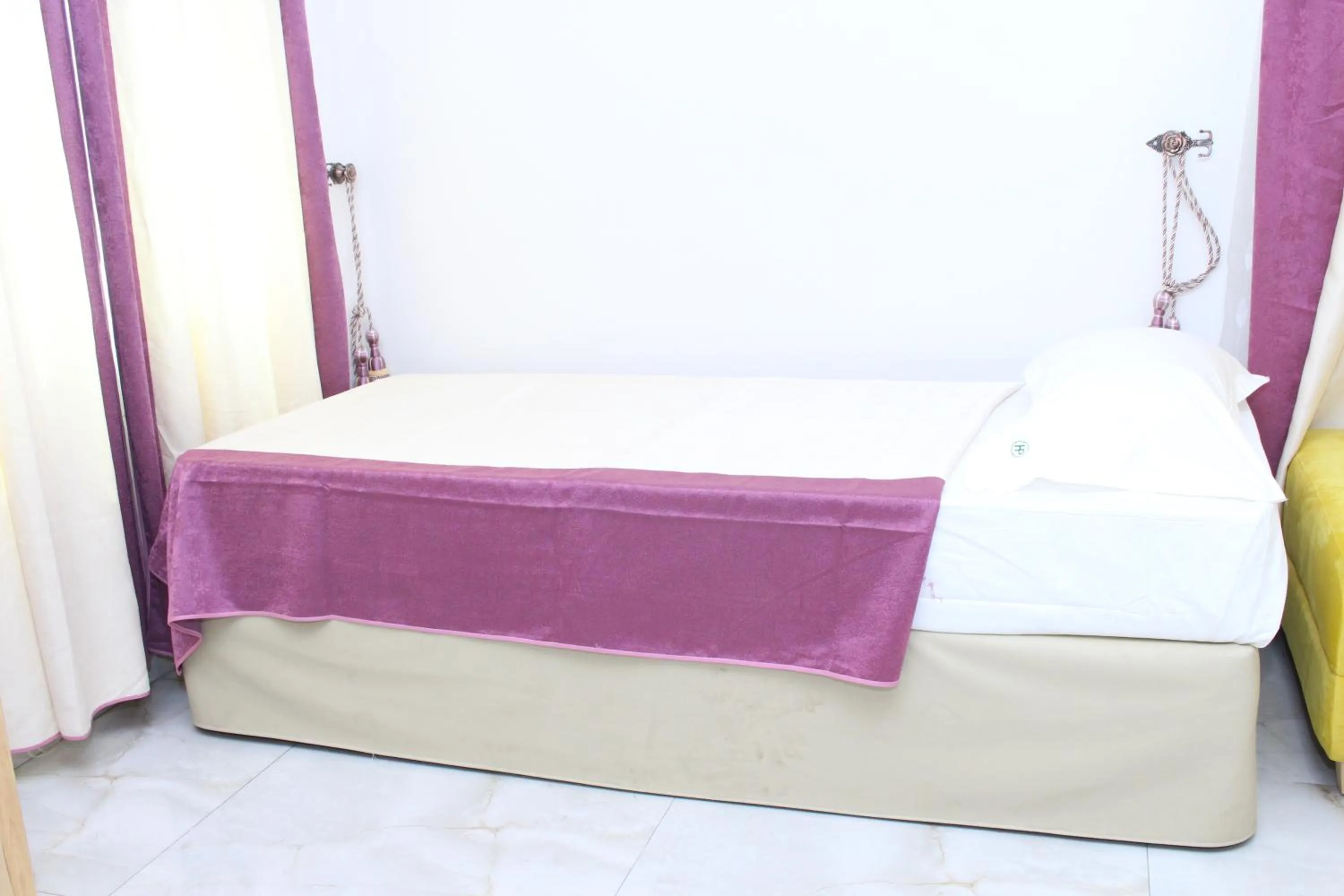 Bedroom, Bed in Paradisia Hotel