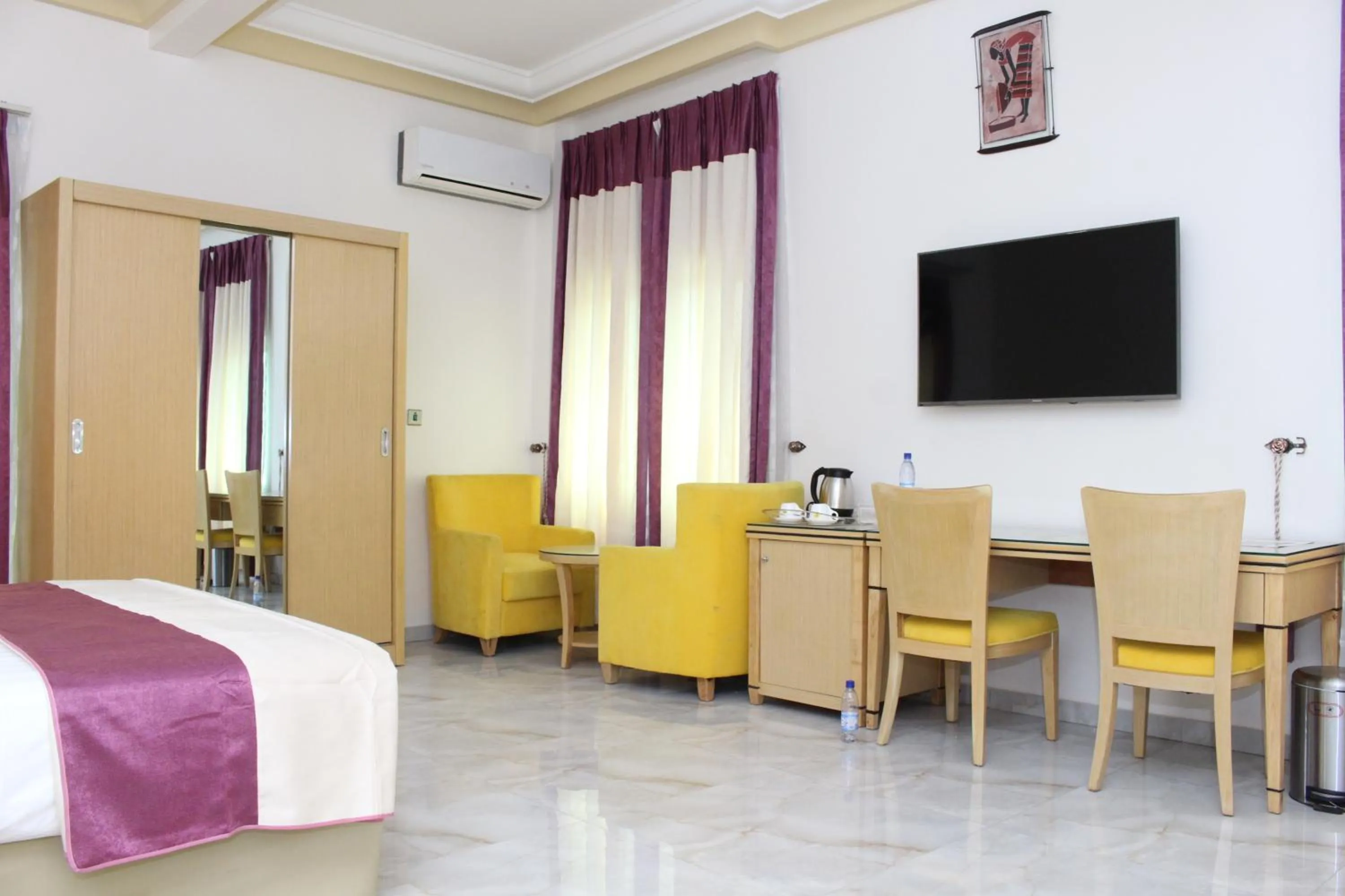 Bedroom, Bed in Paradisia Hotel