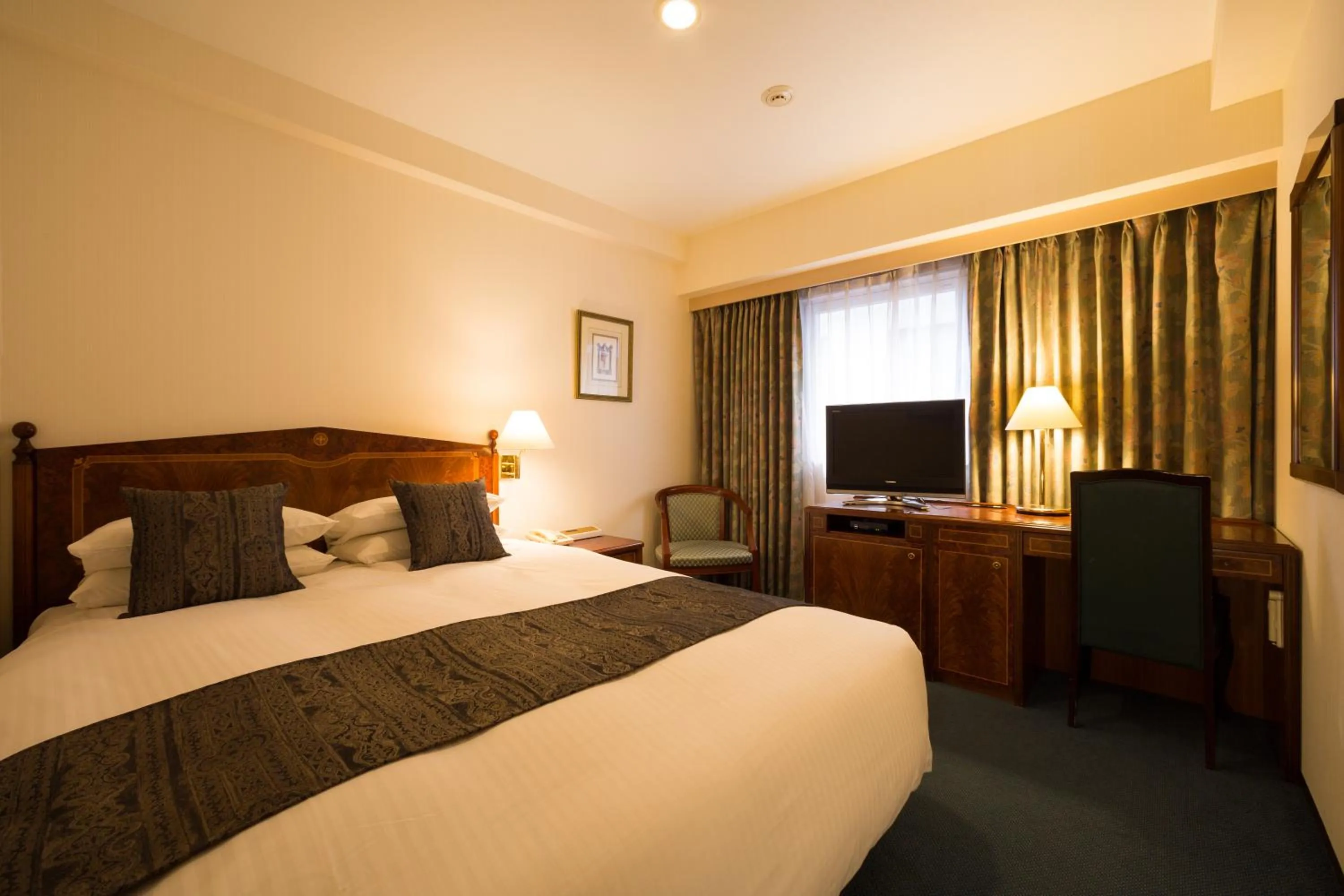 Photo of the whole room, Bed in Dukes Hotel Hakata