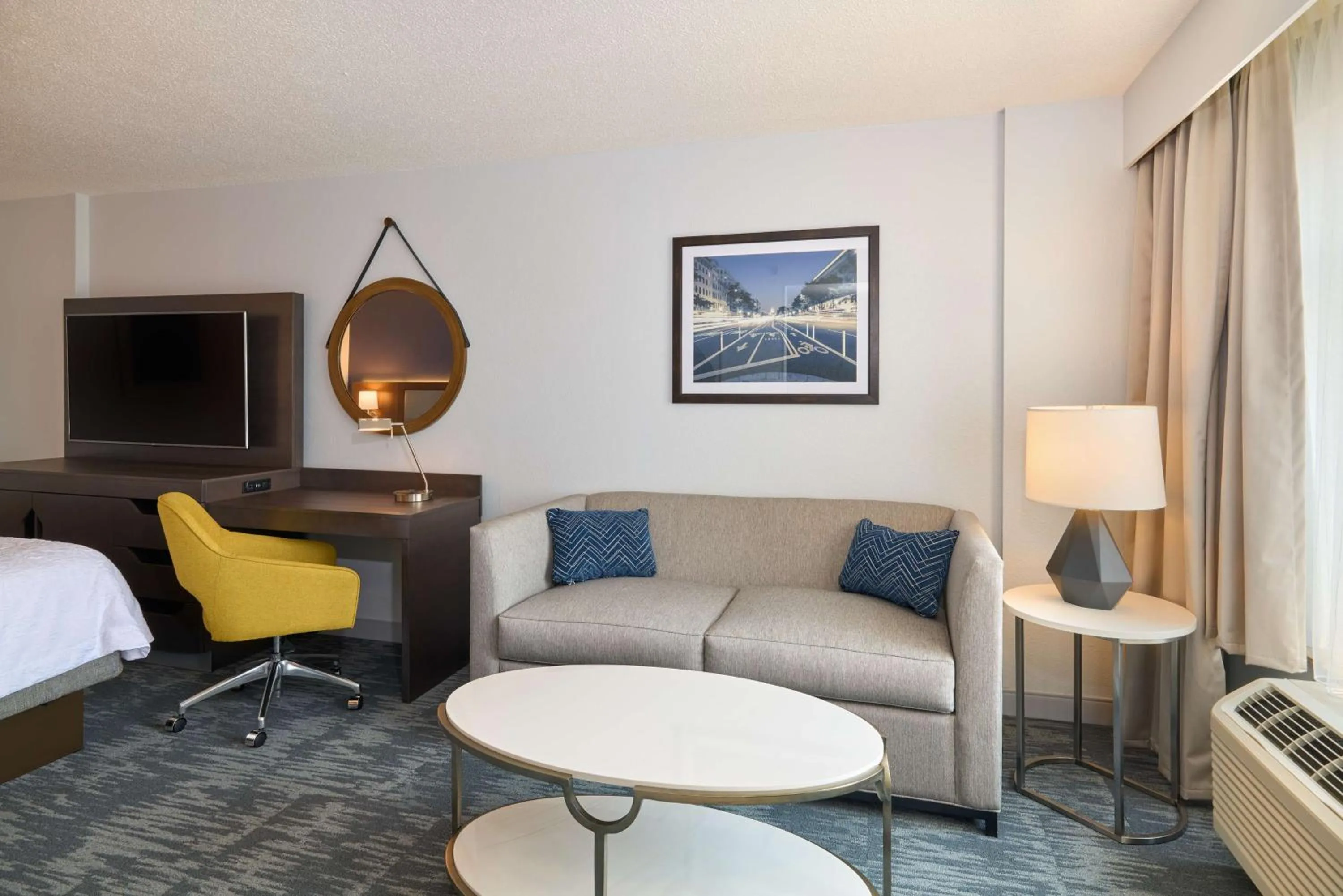 Bedroom, Bed in Hampton Inn Washington DC - Convention Center