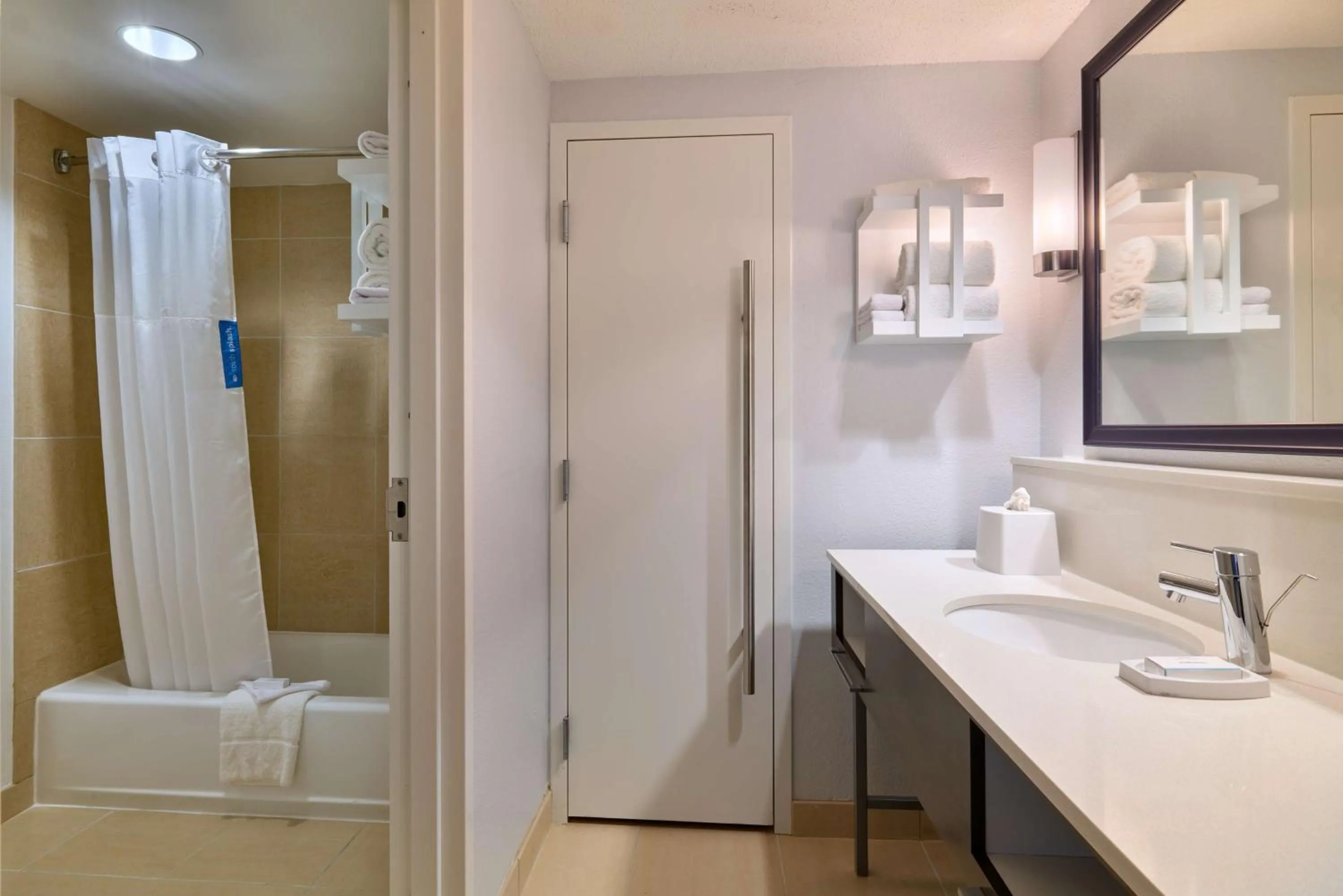 Bathroom in Hampton Inn Washington DC - Convention Center