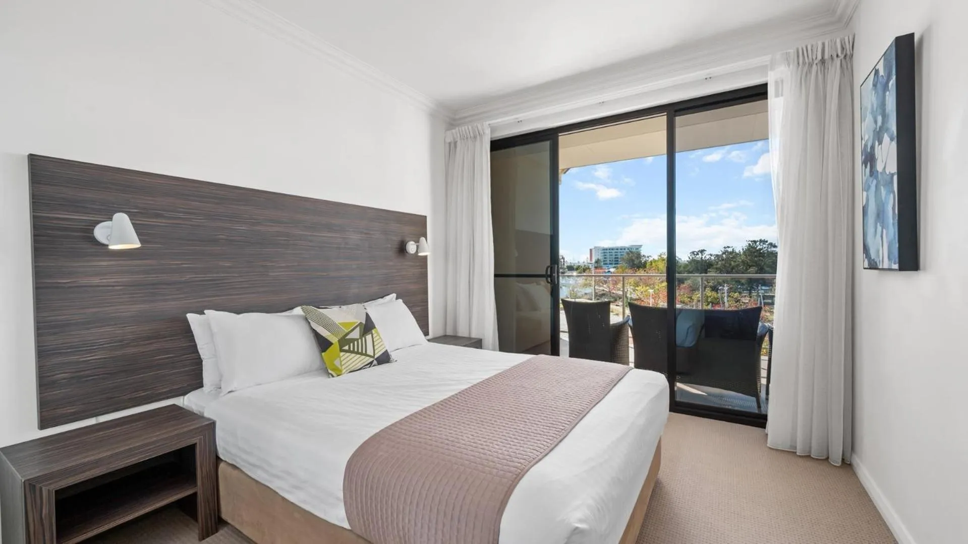 Bedroom, Bed in Dolphin Quay Apartments