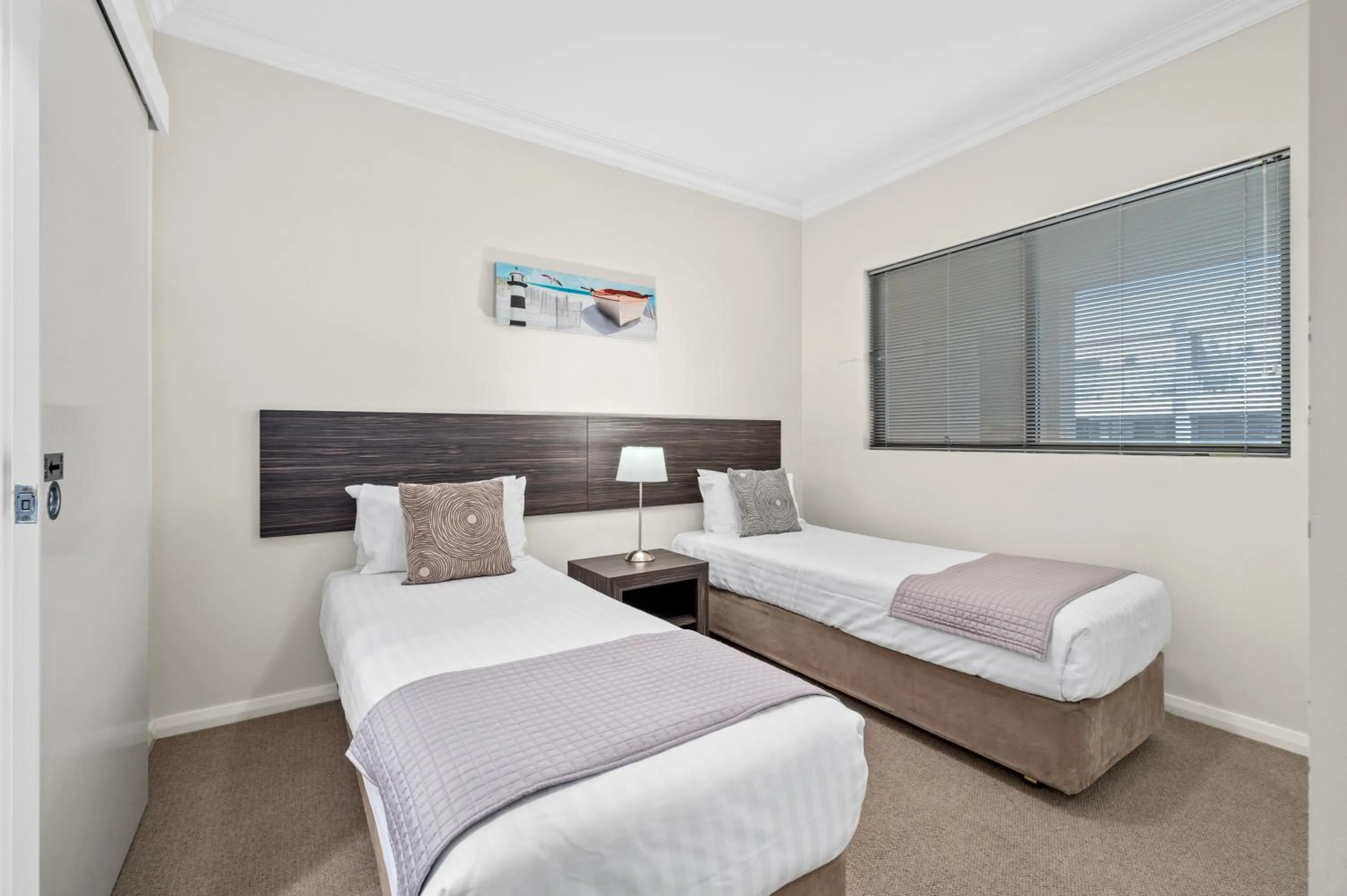 Bedroom, Bed in Dolphin Quay Apartments
