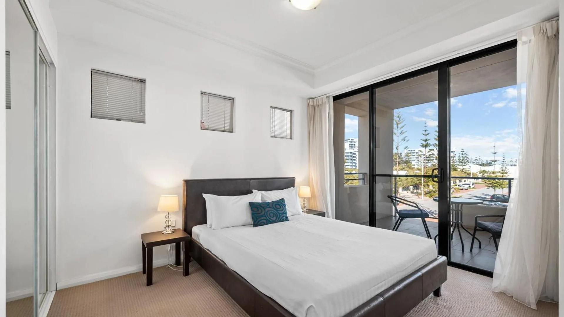 Bedroom, Bed in Dolphin Quay Apartments