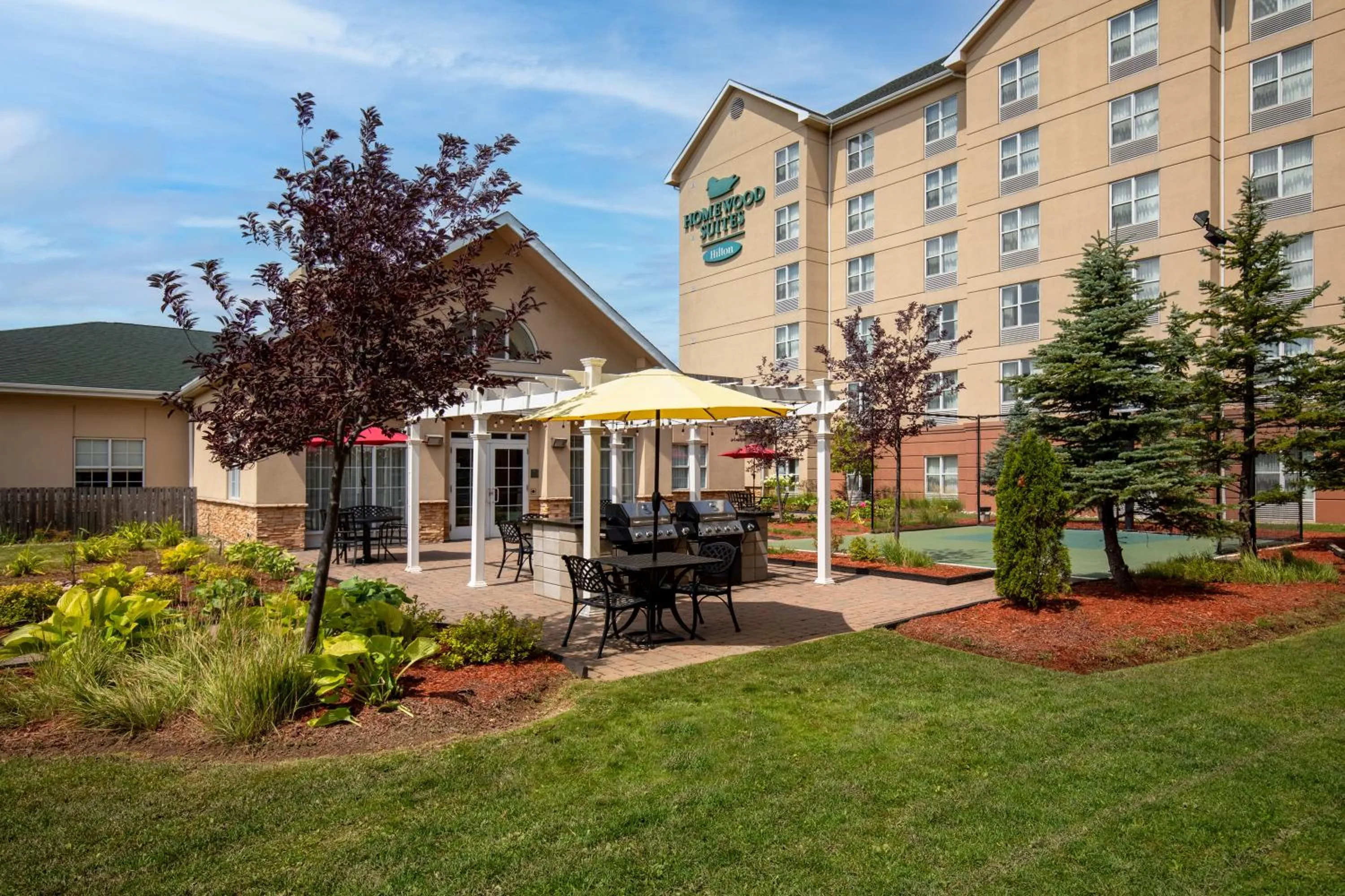 Inner courtyard view in Homewood Suites by Hilton Toronto Mississauga