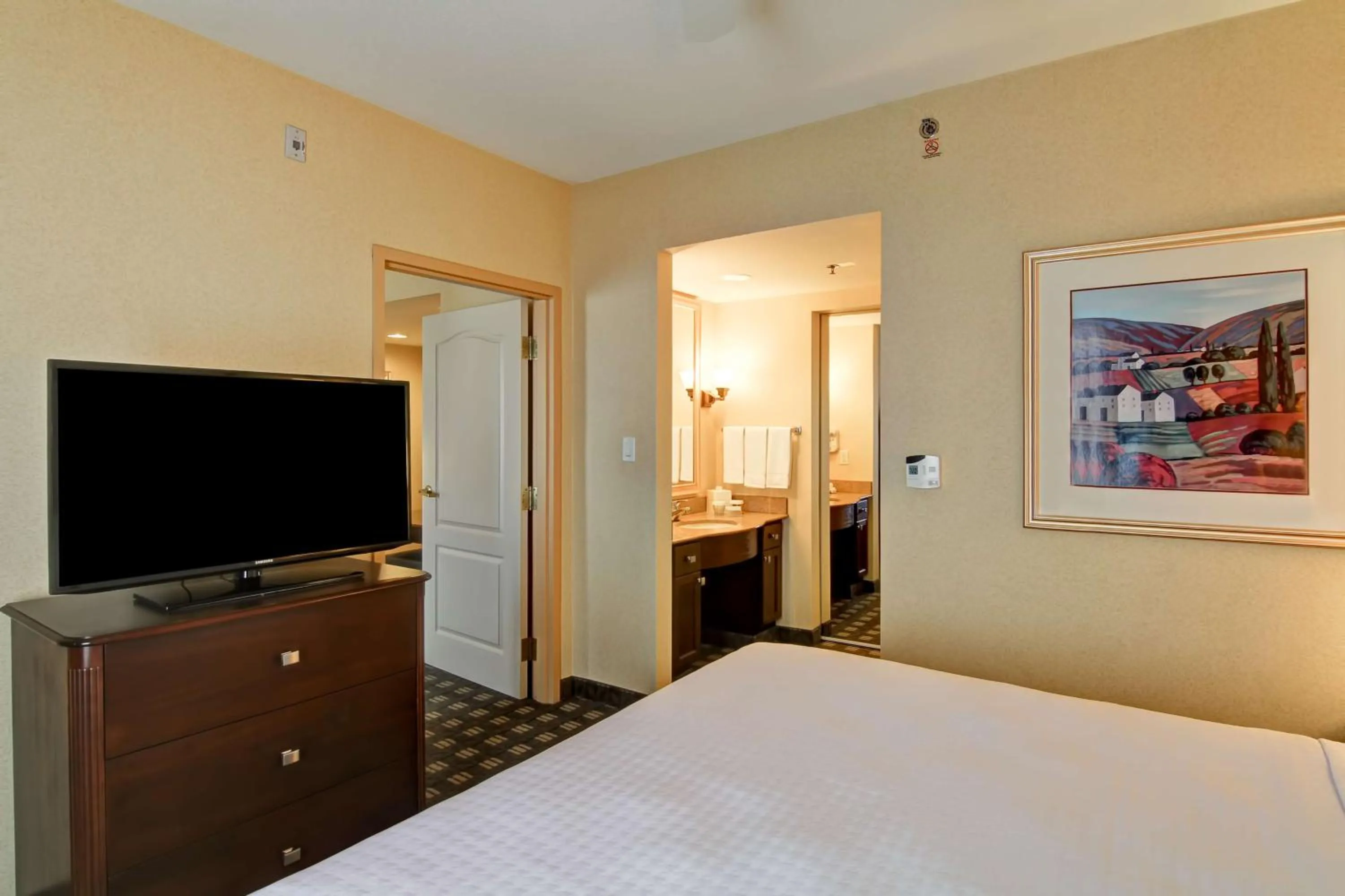 Bed in Homewood Suites by Hilton Toronto Mississauga