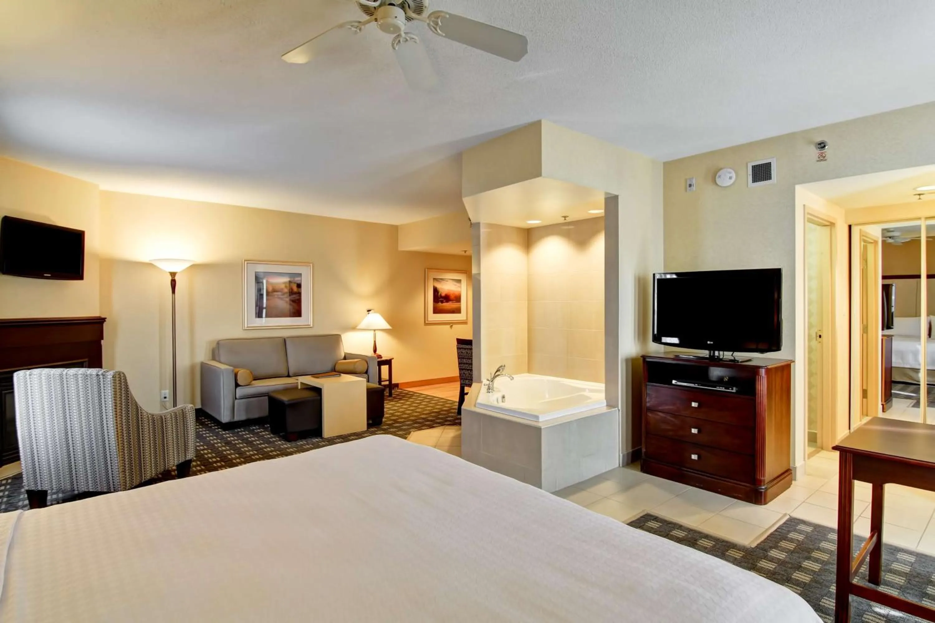 Bathroom, Bed in Homewood Suites by Hilton Toronto Mississauga