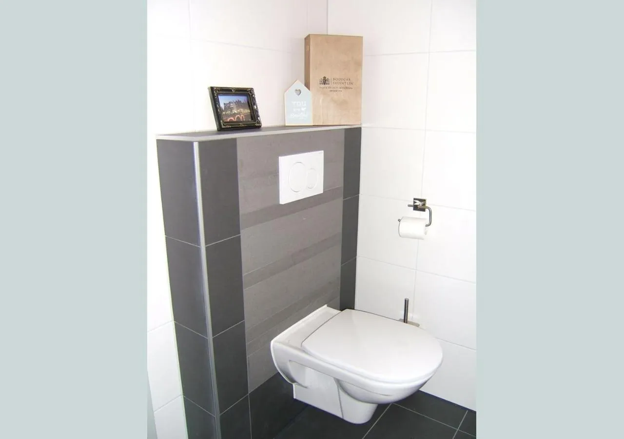 Toilet in watervilla-albertje