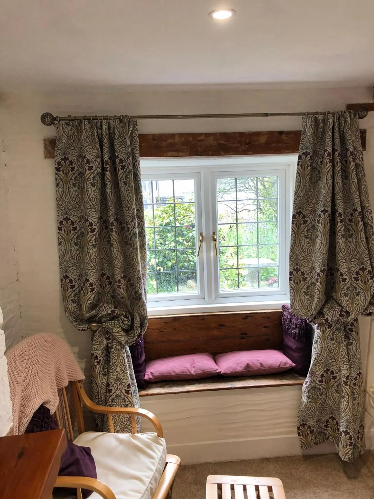 Seating area, Bed in Priory Cottage Bodmin