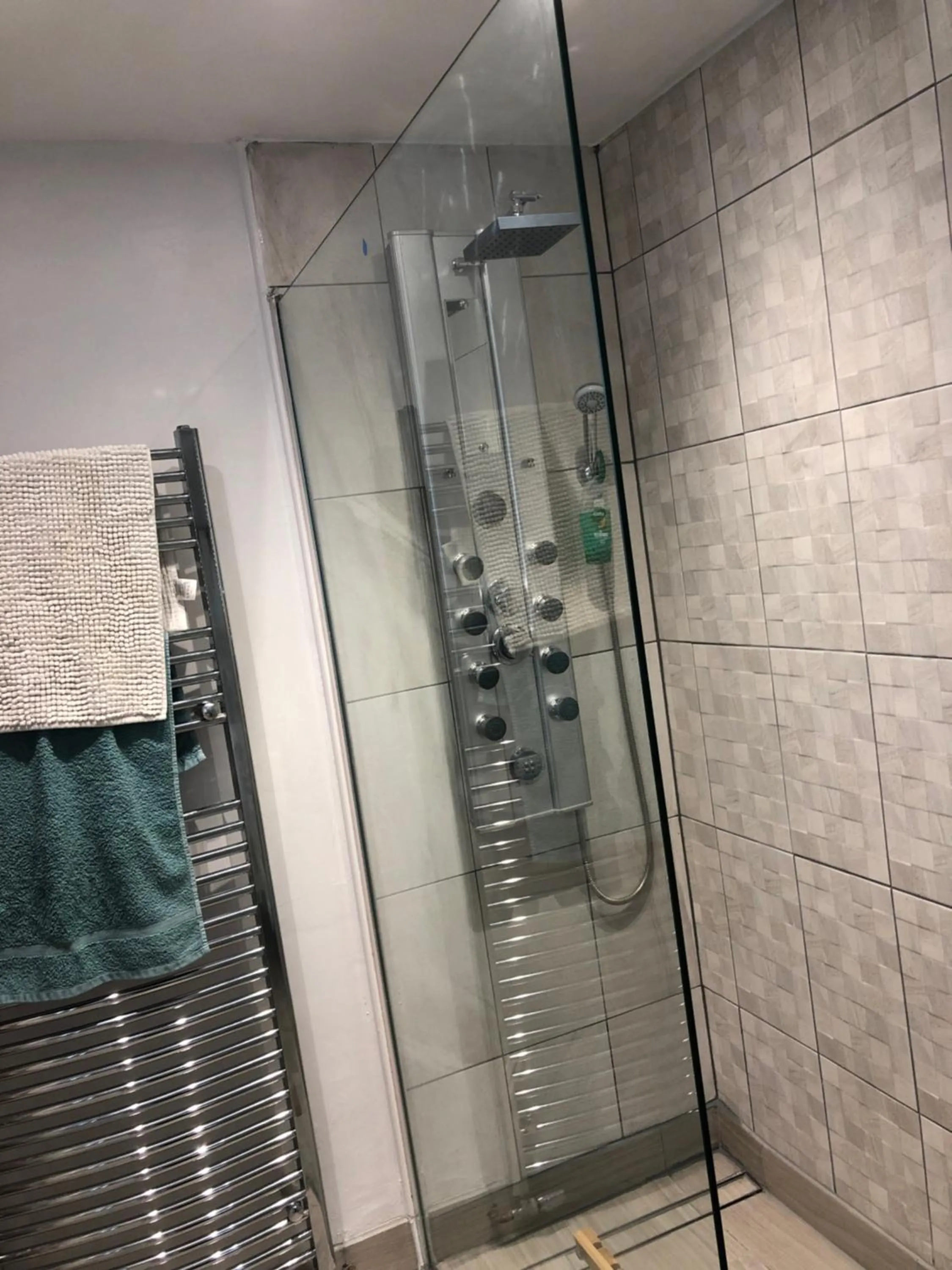 Shower in Priory Cottage Bodmin