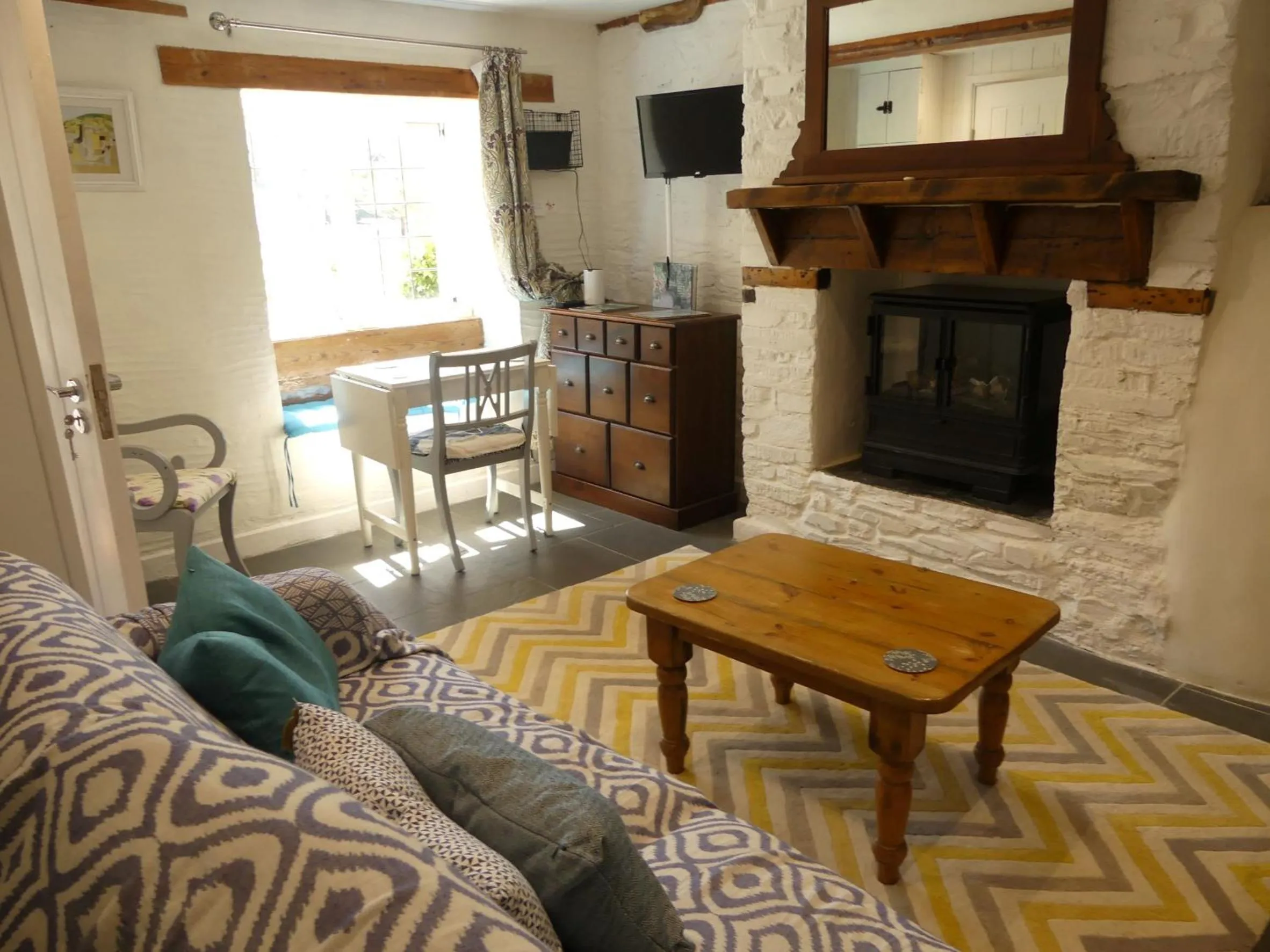 TV and multimedia in Priory Cottage Bodmin