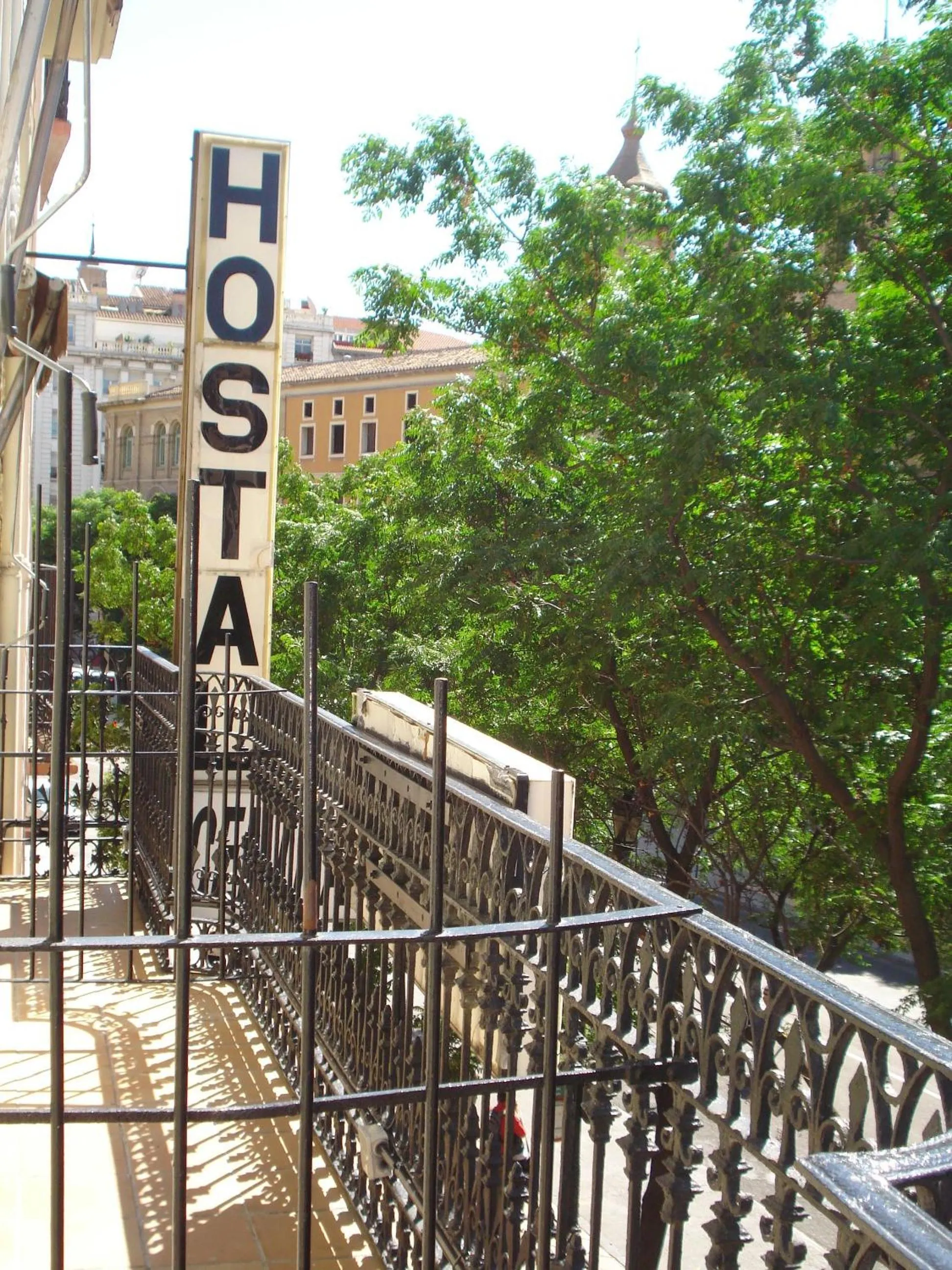 Property logo or sign in Hostel Central Zaragoza