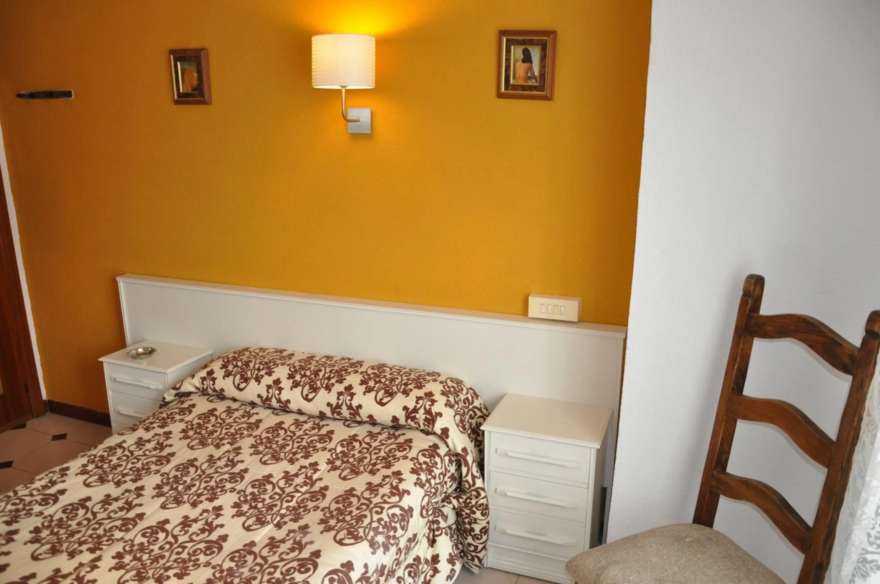 Photo of the whole room, Bed in Hostel Central Zaragoza