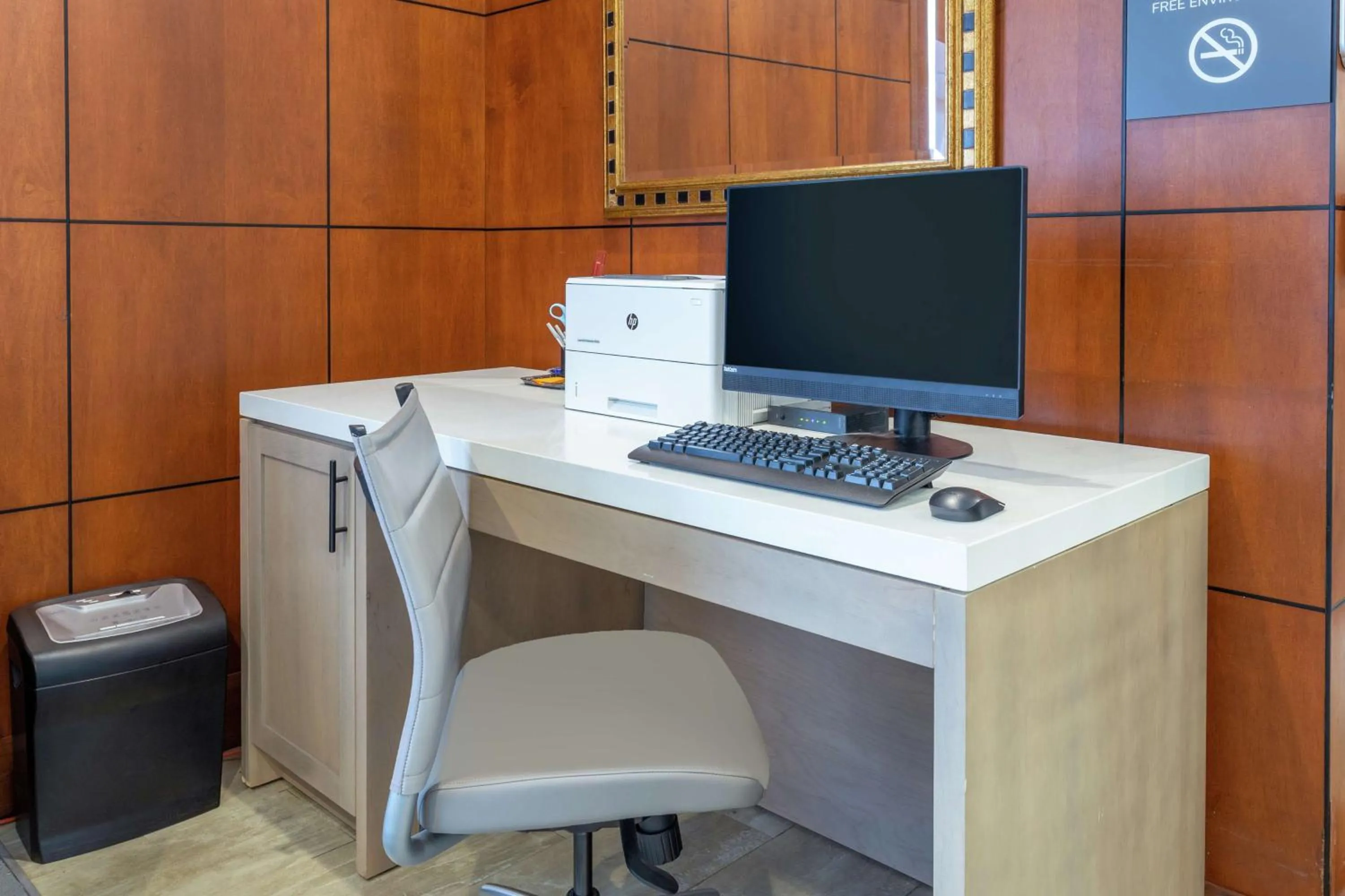 Business facilities in Hilton Garden Inn Evanston