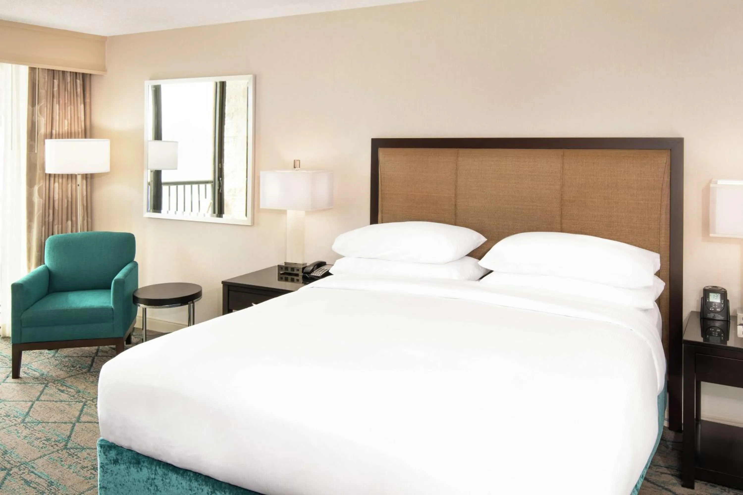 Bedroom, Bed in Hilton San Diego Airport/Harbor Island