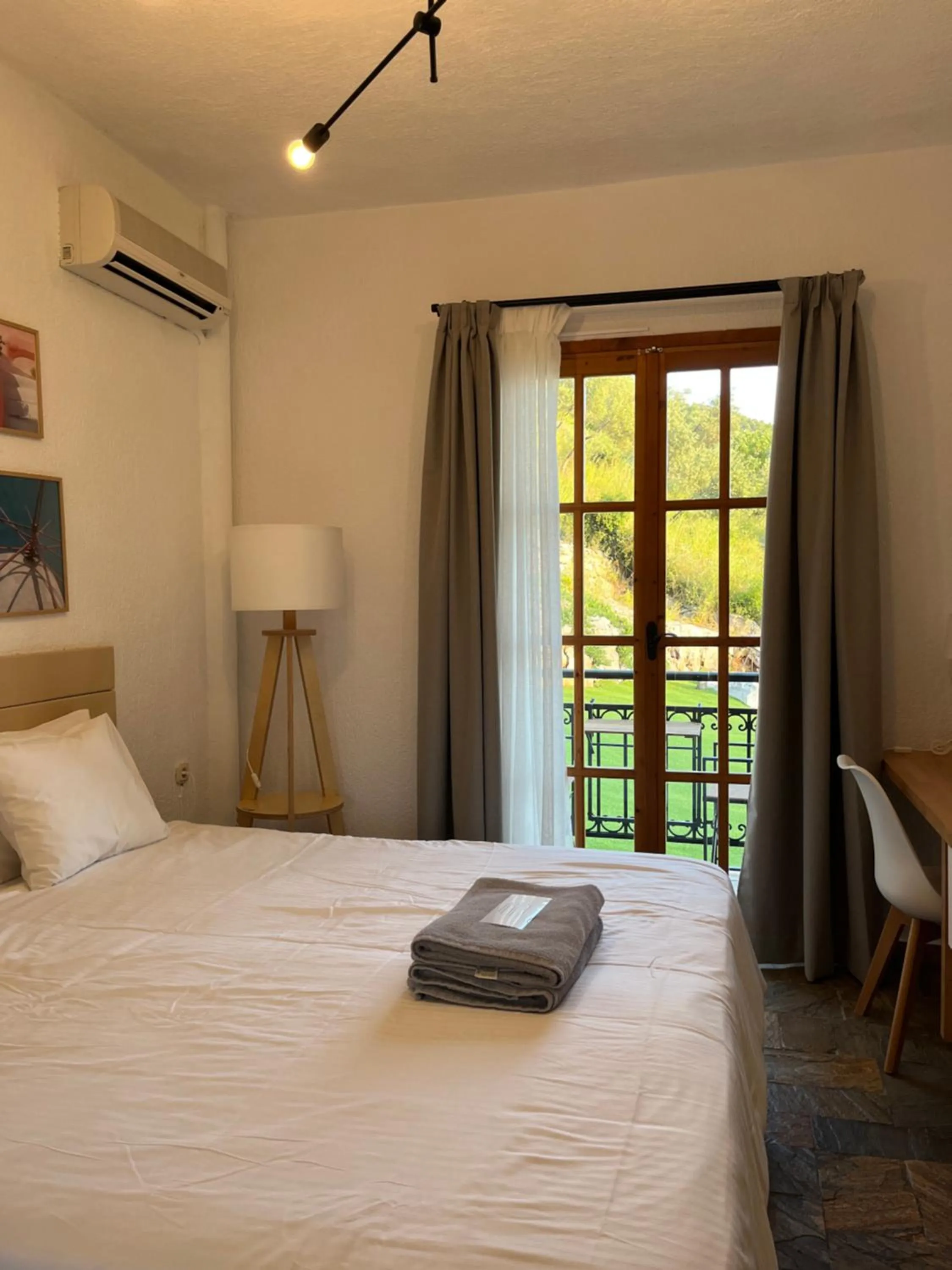 Bed in Panormos Beach Hotel Skopelos