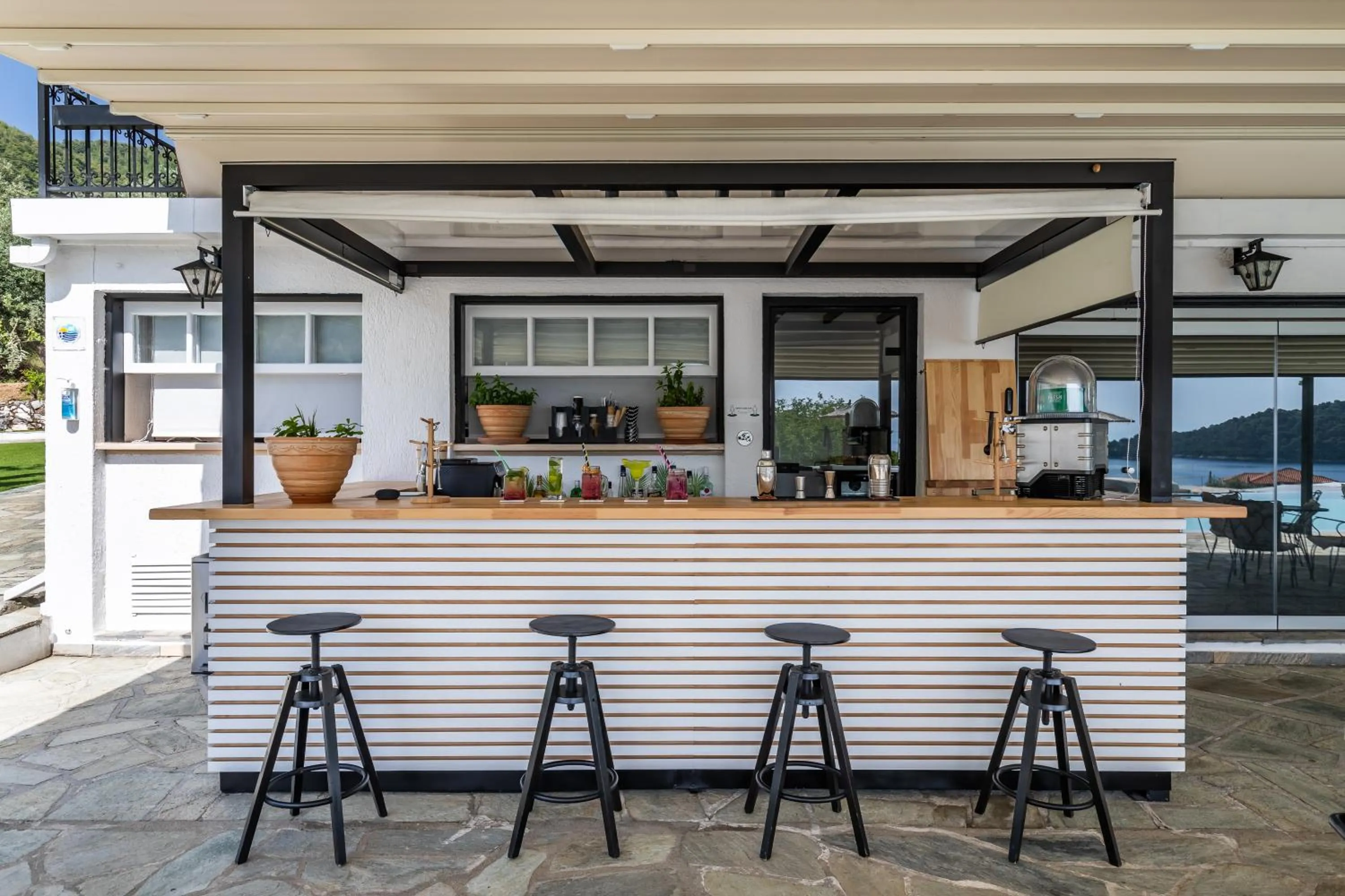 Lounge or bar in Panormos Beach Hotel Skopelos