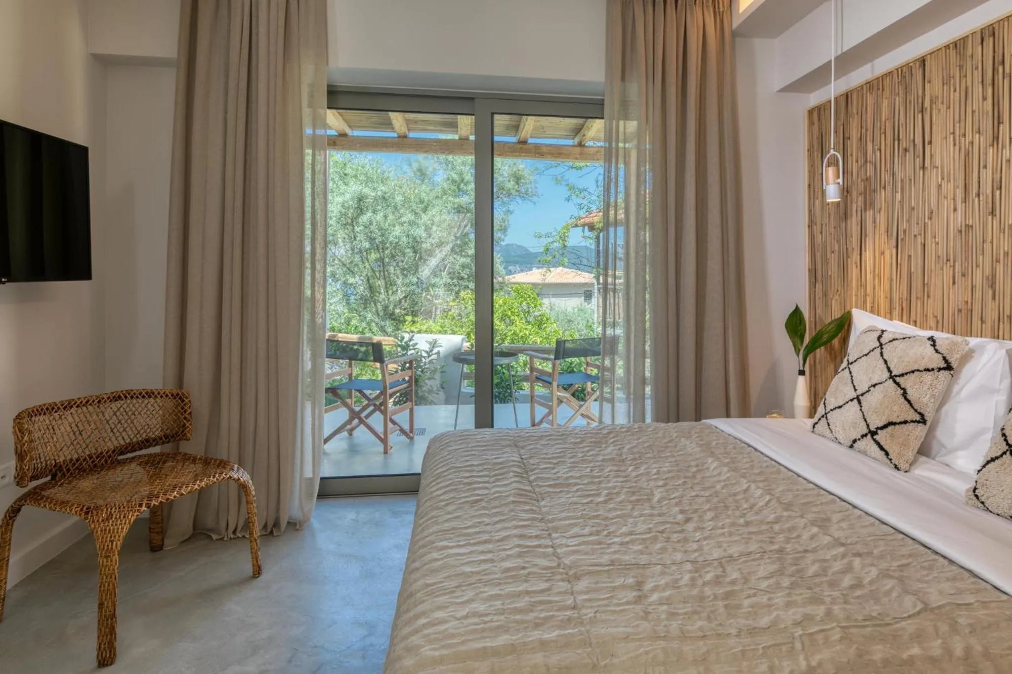 Bed in Crystal Waters