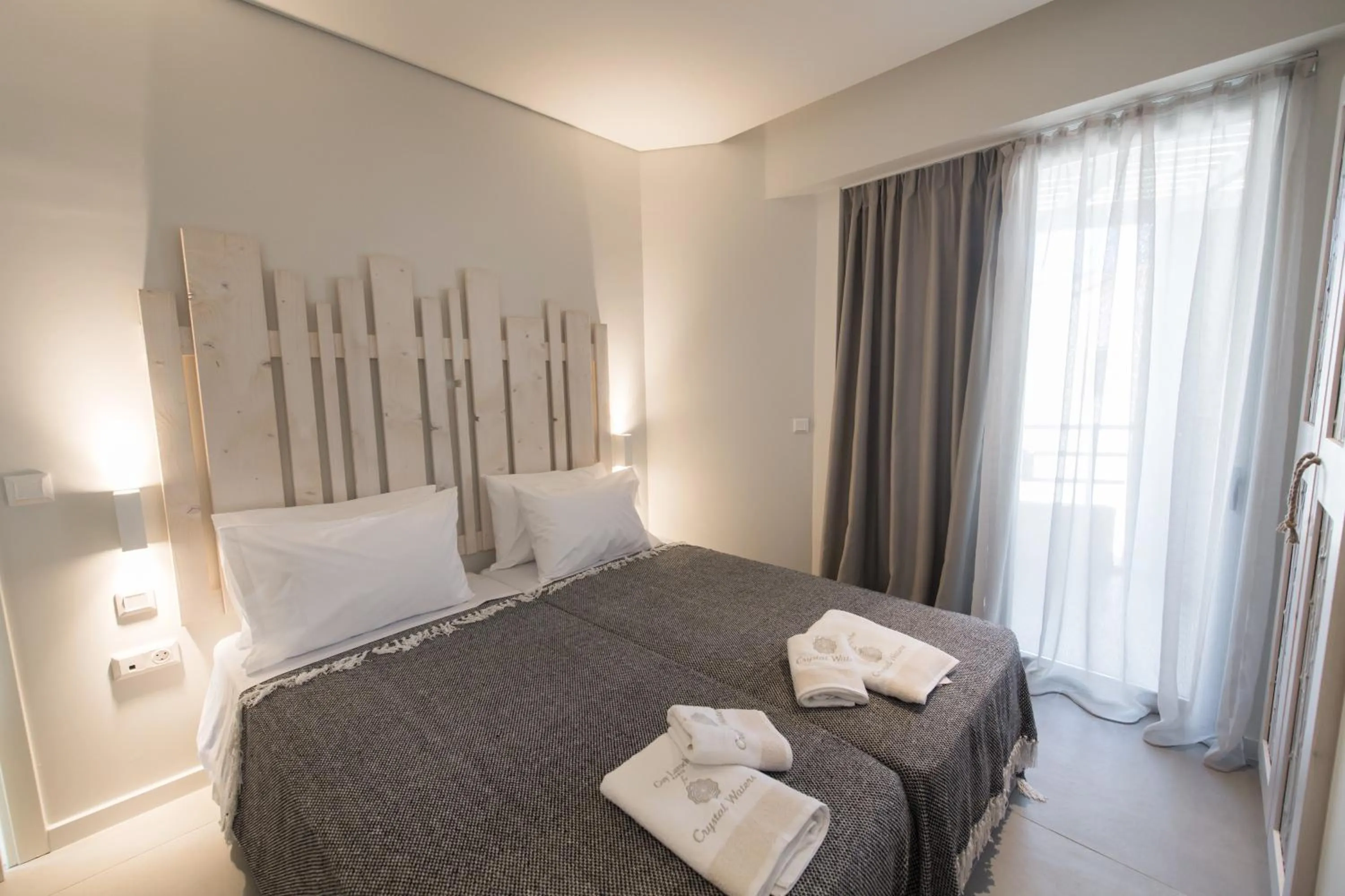 Bed in Crystal Waters