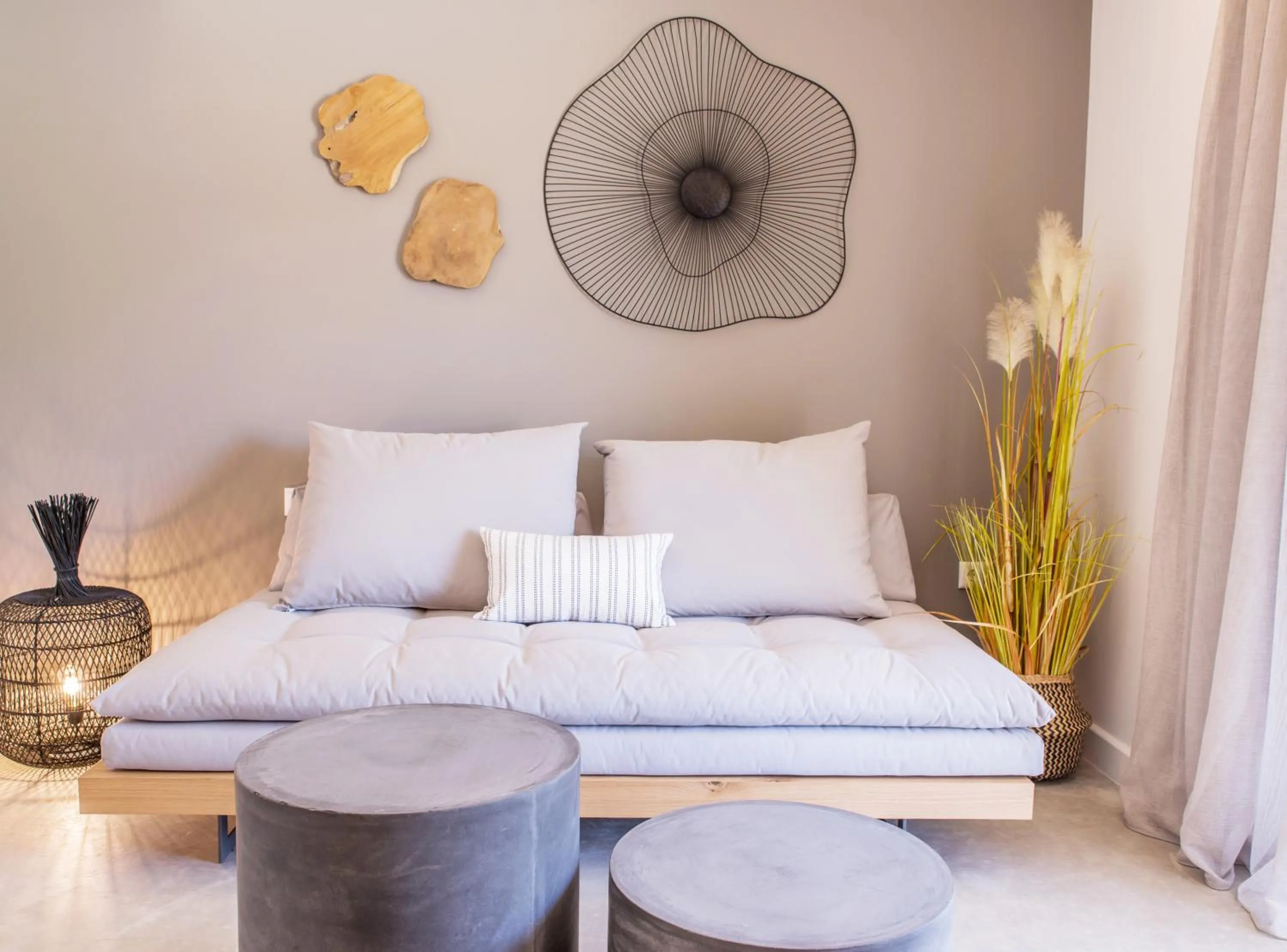 Photo of the whole room in Crystal Waters