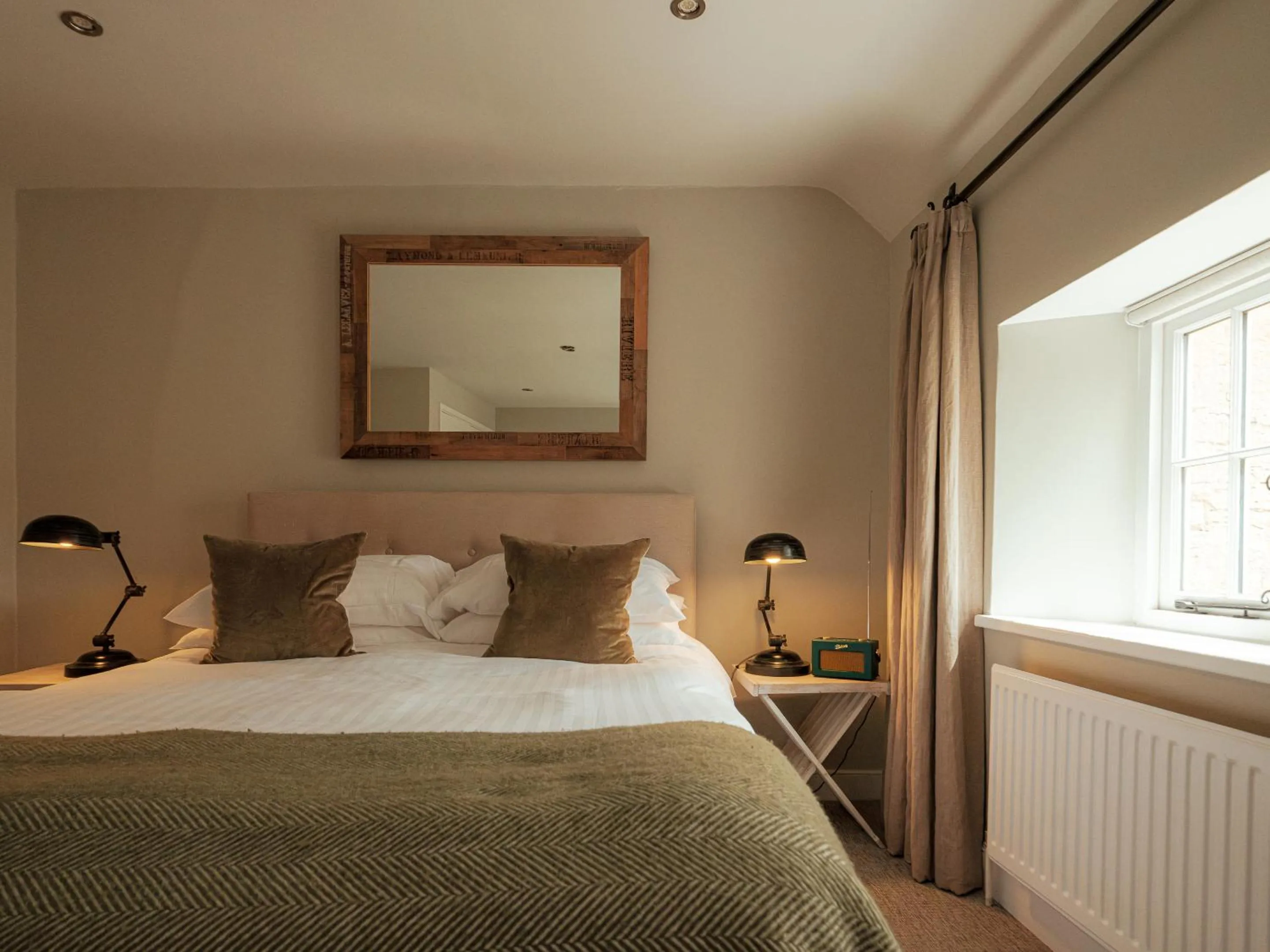 Bedroom, Bed in New Inn at Coln