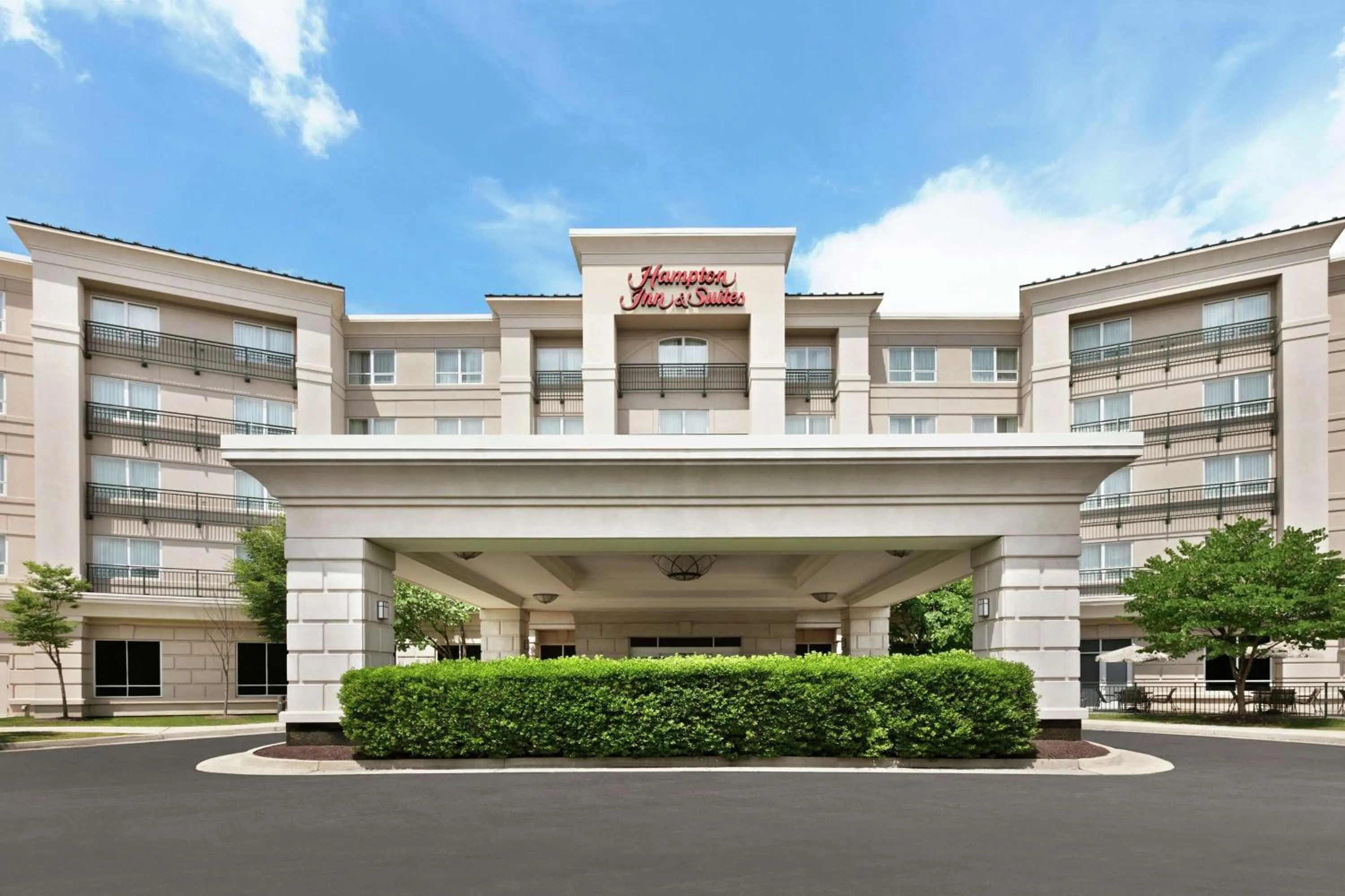 Property building in Hampton Inn & Suites Washington-Dulles International Airport