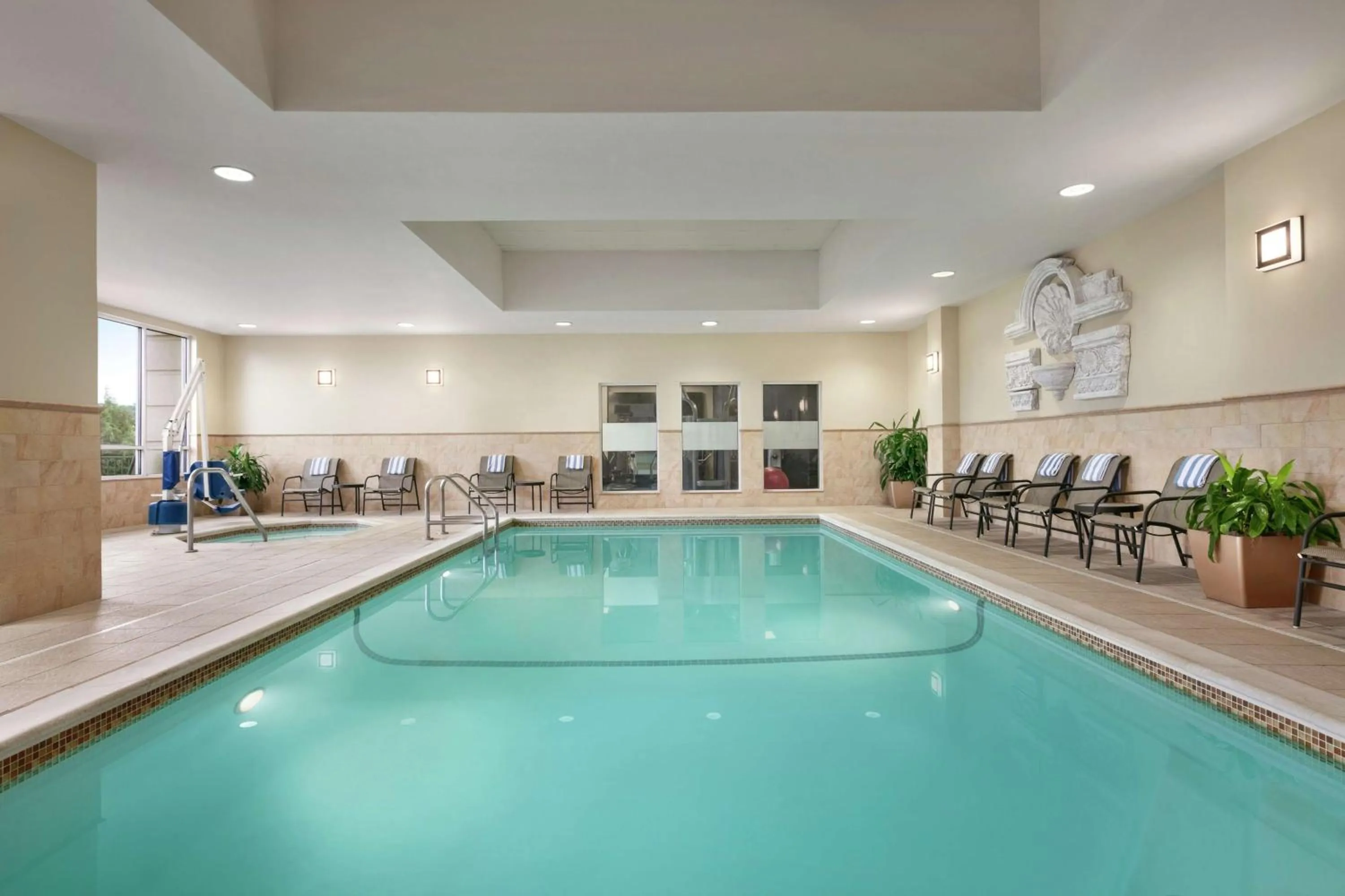 Pool view in Hampton Inn & Suites Washington-Dulles International Airport